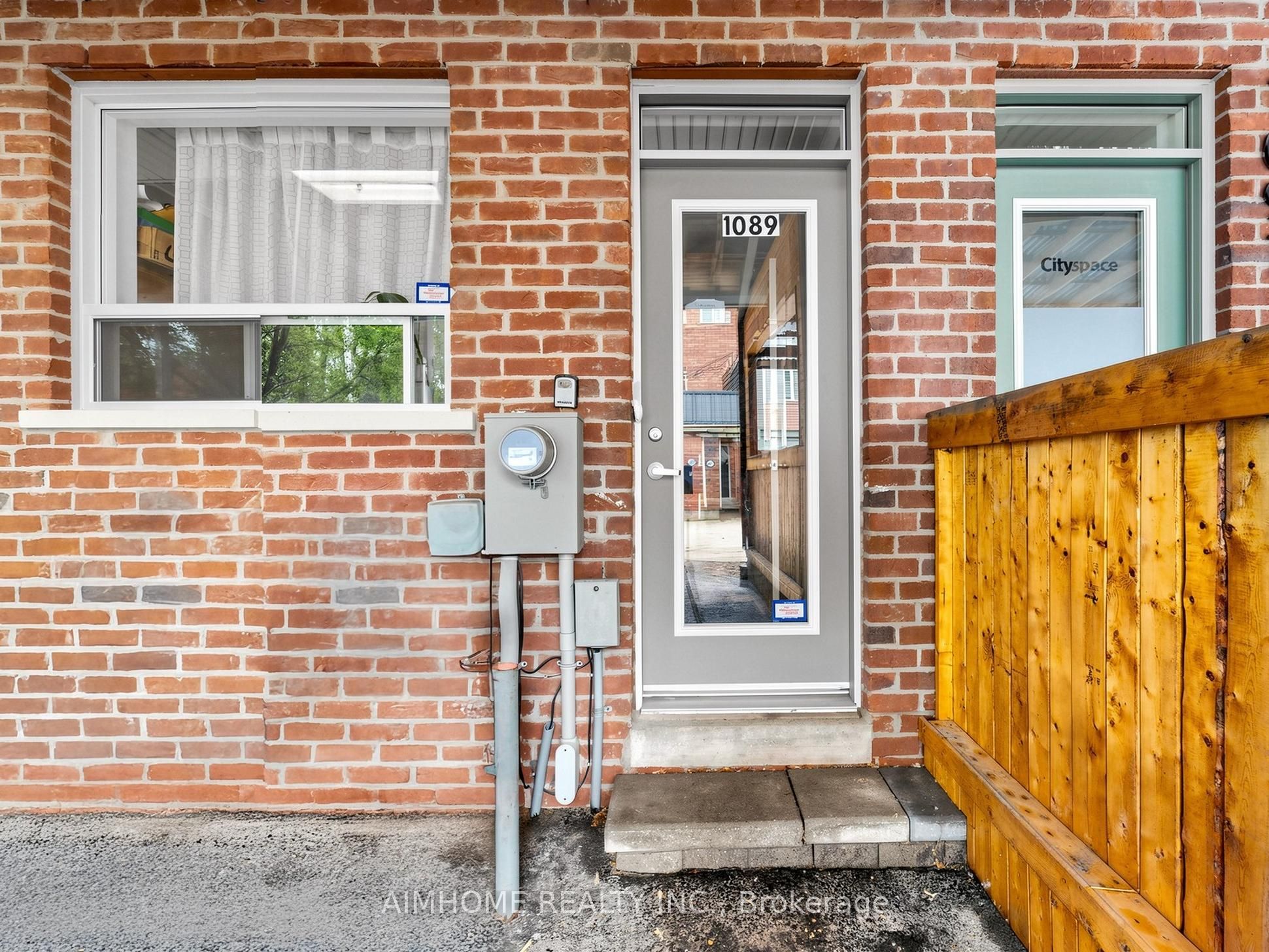 1089 Dundas Street E Property Photo 16