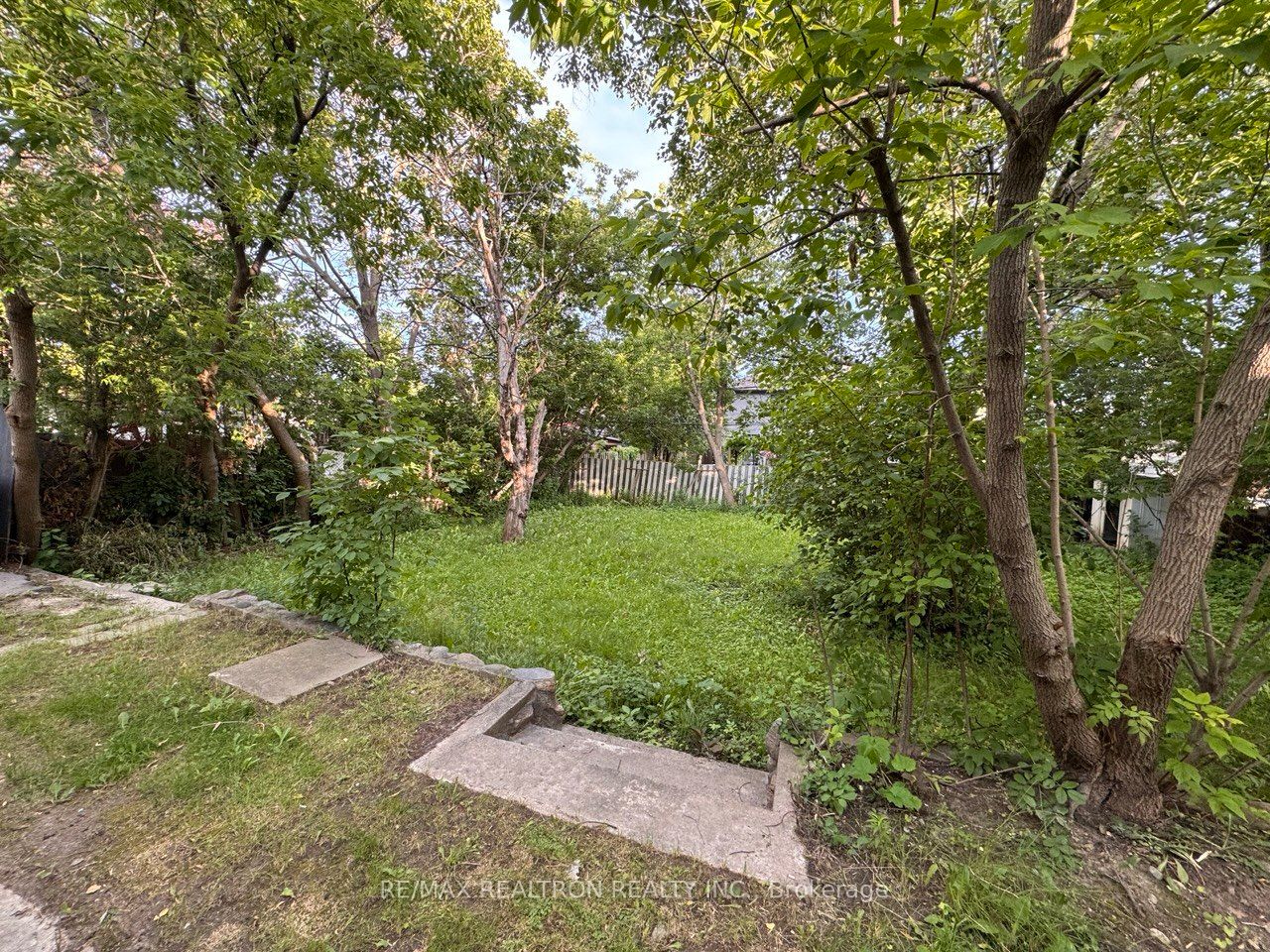 3833 Finch Avenue E Property Photo 5