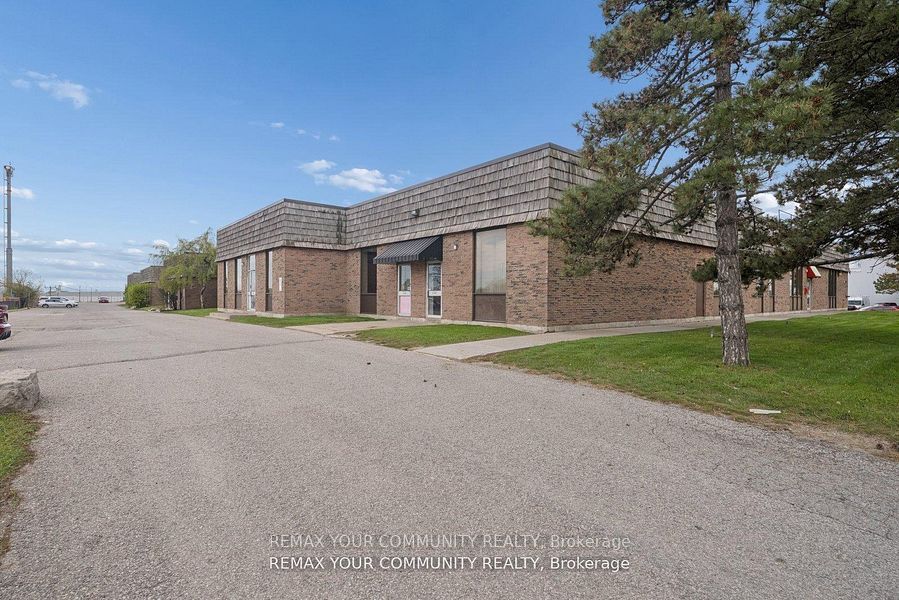 105 Consumers Drive Property Photo 5