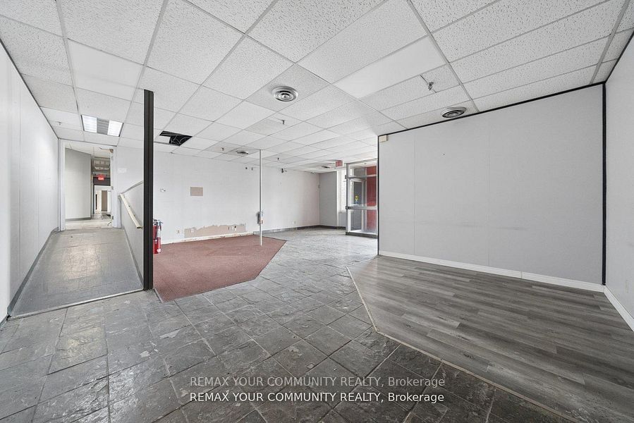 105 Consumers Drive Property Photo 10