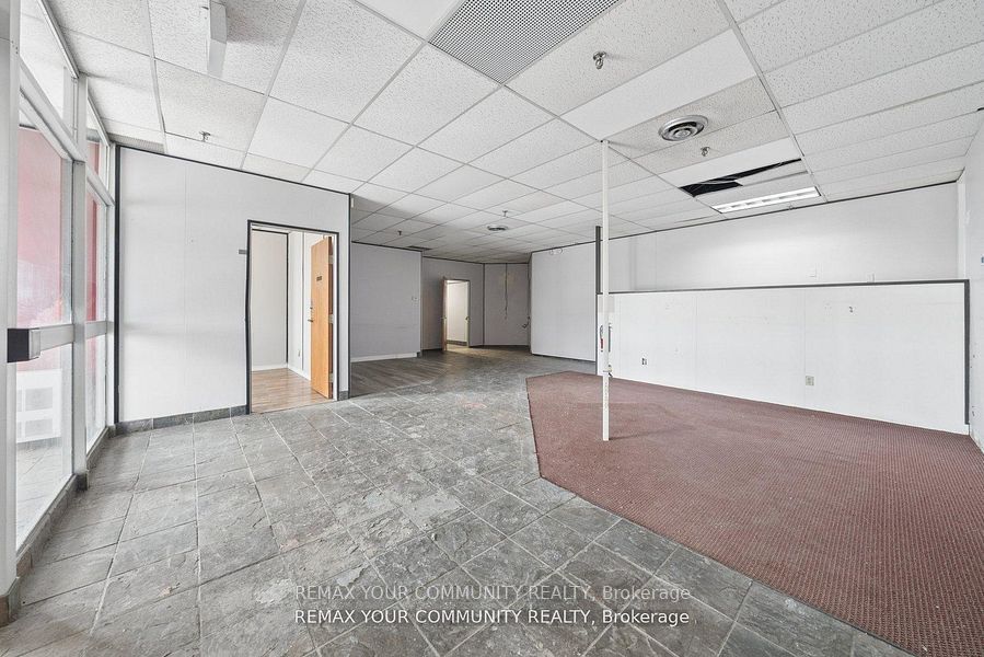 105 Consumers Drive Property Photo 11
