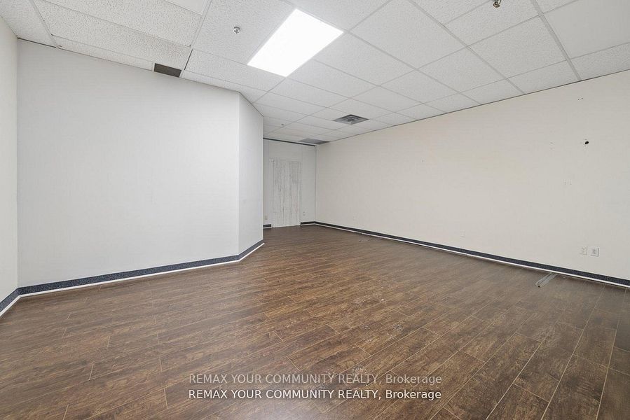 105 Consumers Drive Property Photo 13
