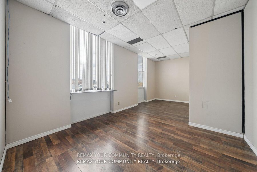 105 Consumers Drive Property Photo 14