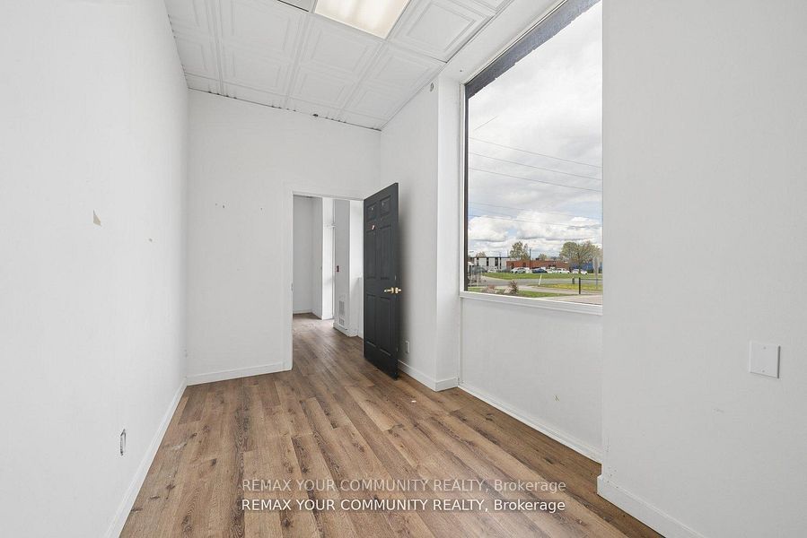 105 Consumers Drive Property Photo 16