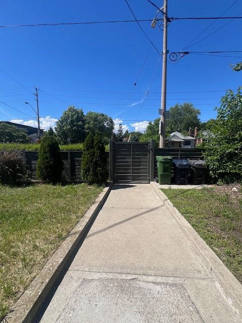 379 O'connor Drive Unit 1 (bsmnt) Property Photo 4