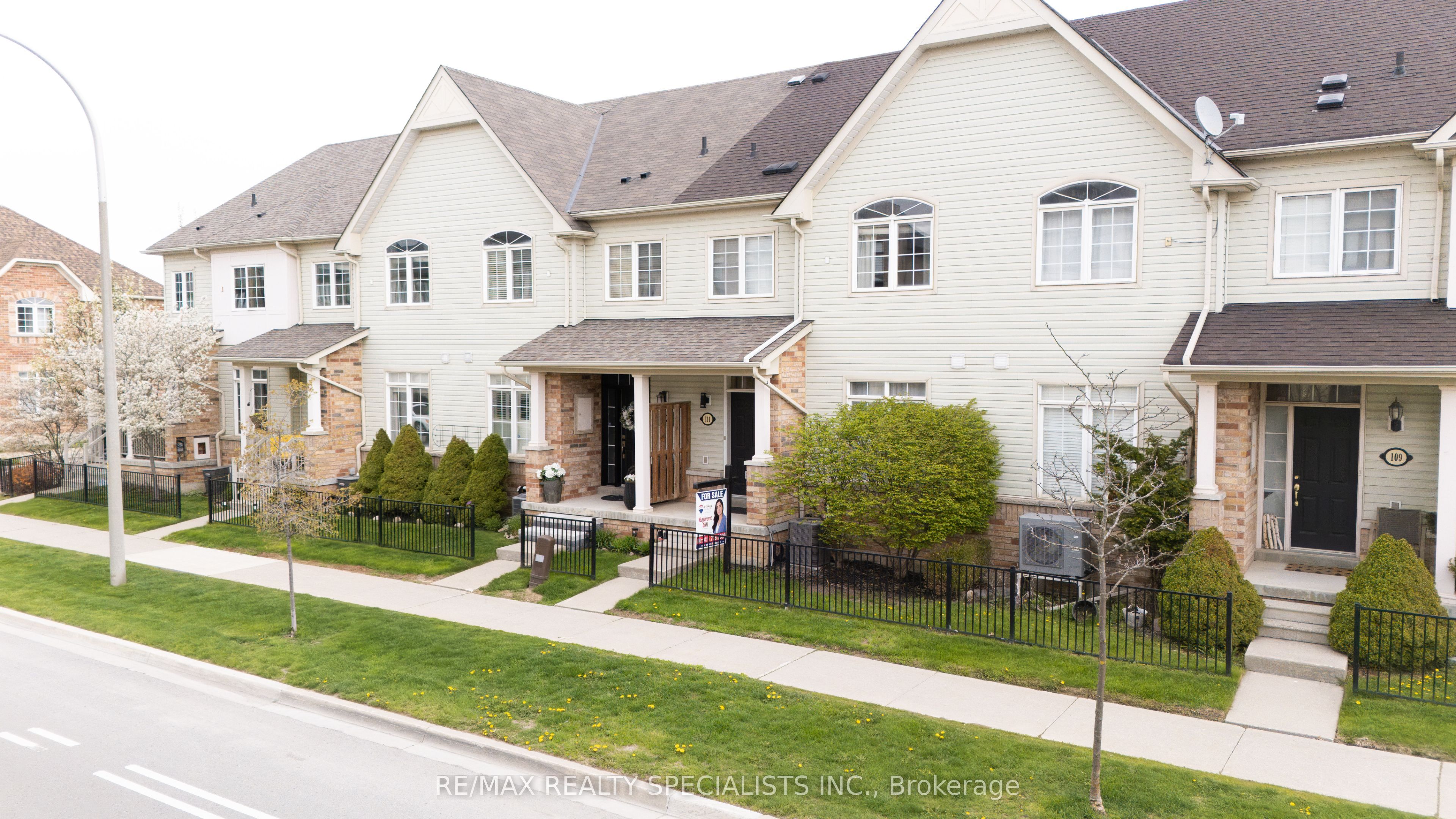 111 Civic Centre Drive Property Photo 1