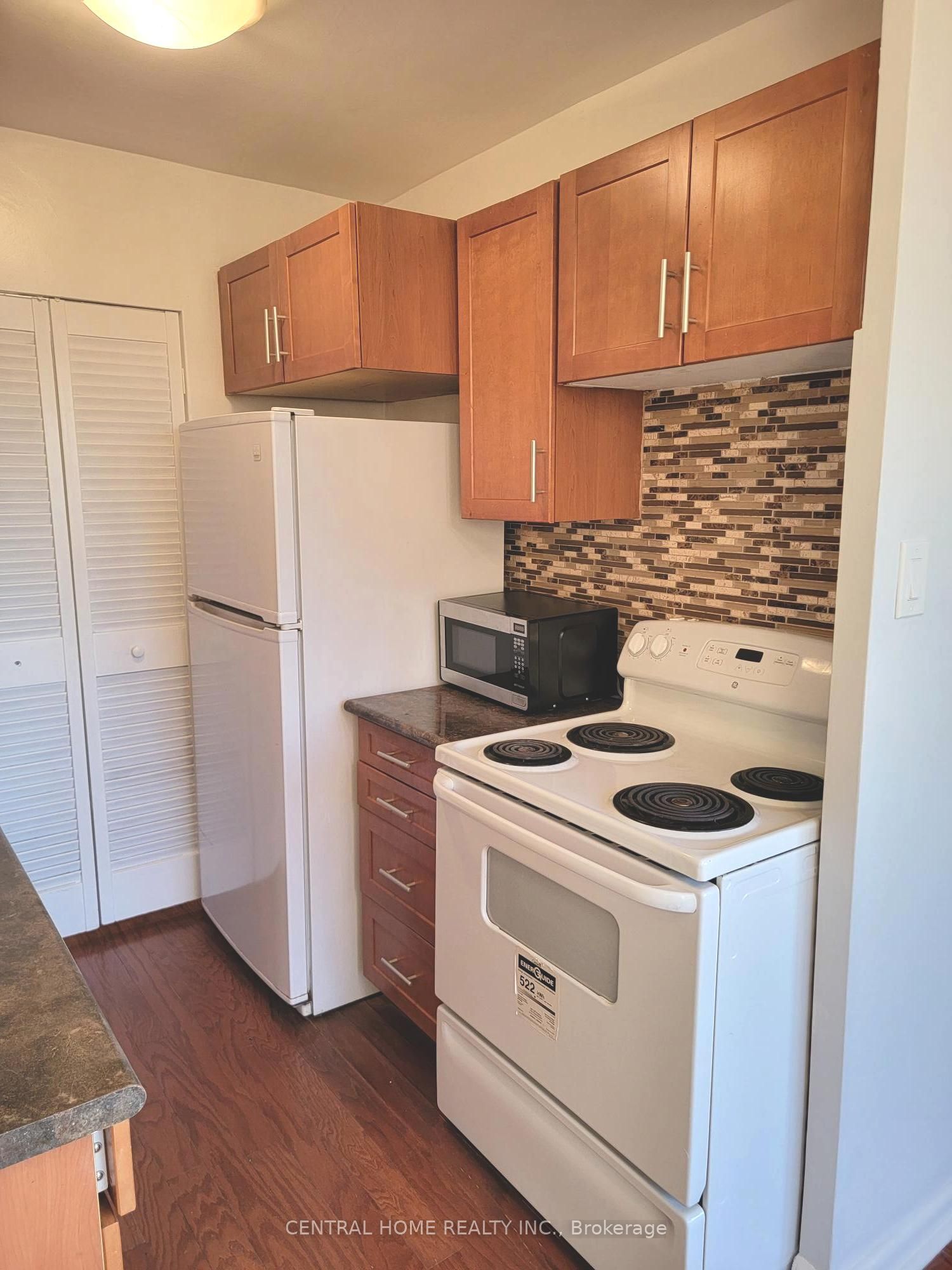921 Midland Avenue 504 Property Photo 5
