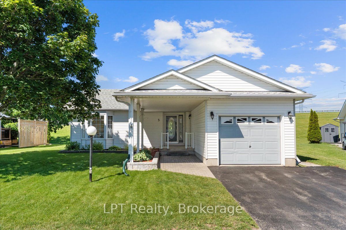 5 Niagara Trail Property Photo 1