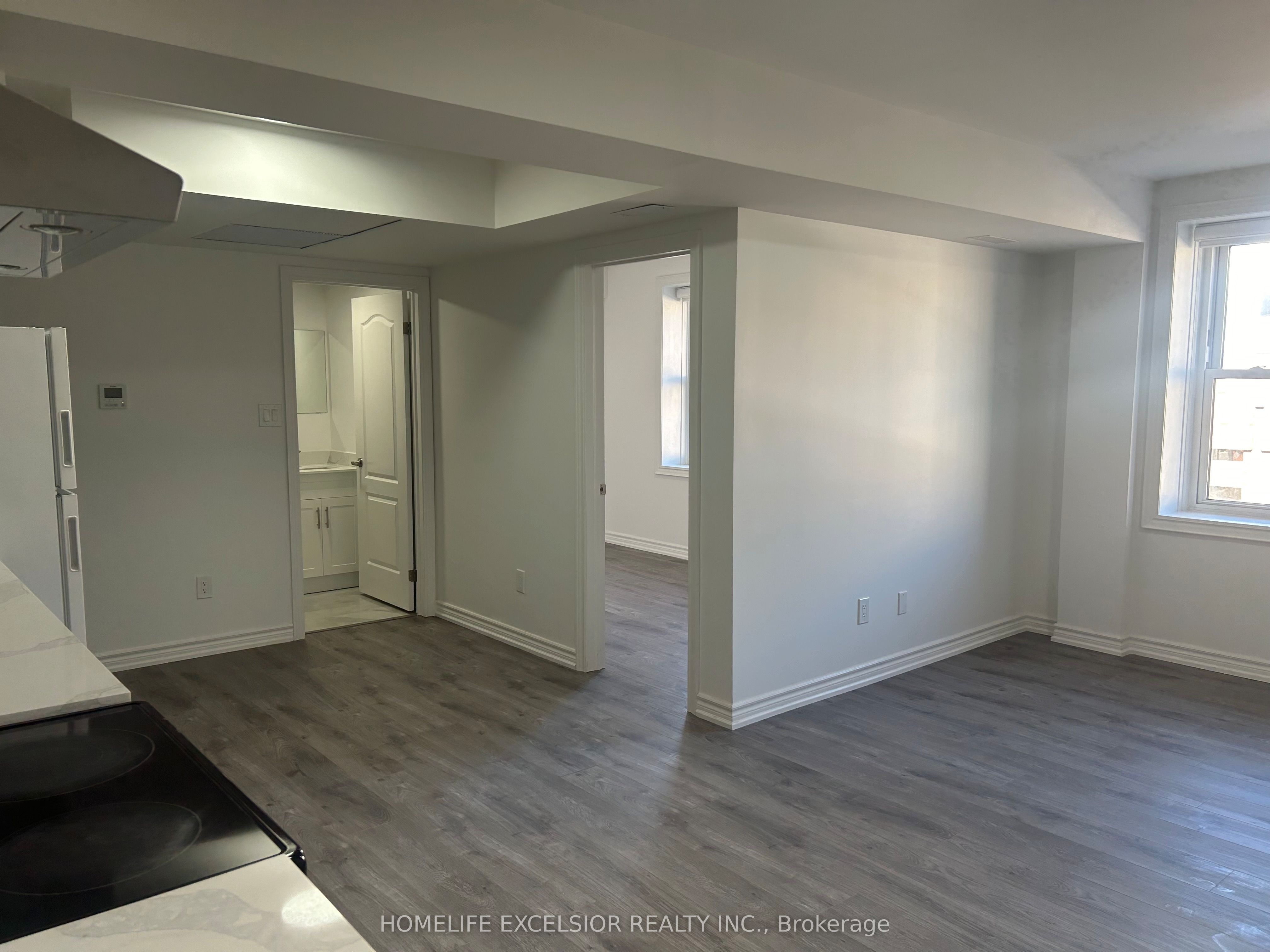 3 Simcoe Street S Unit 6 Property Photo 2