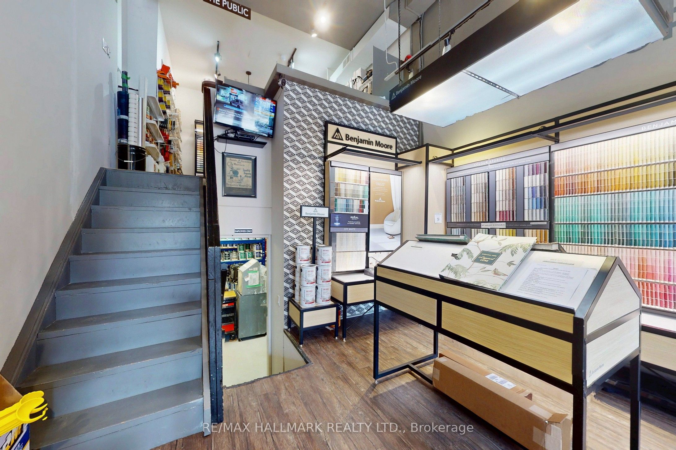 2184 Queen Street E Property Photo 6