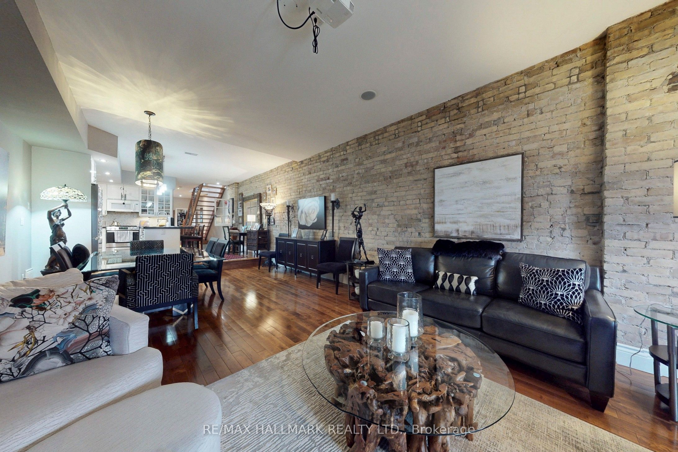 2184 Queen Street E Property Photo 13
