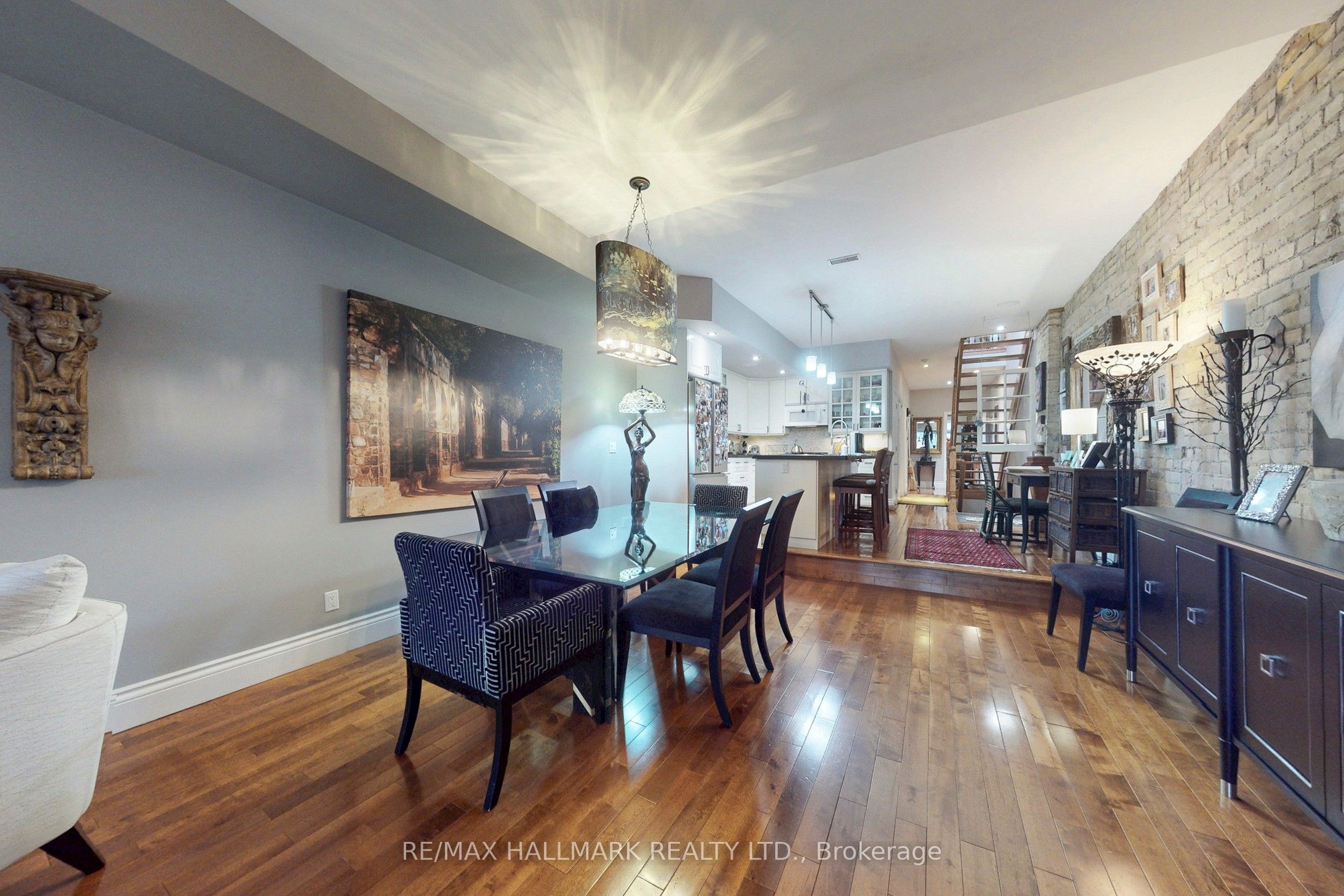 2184 Queen Street E Property Photo 14