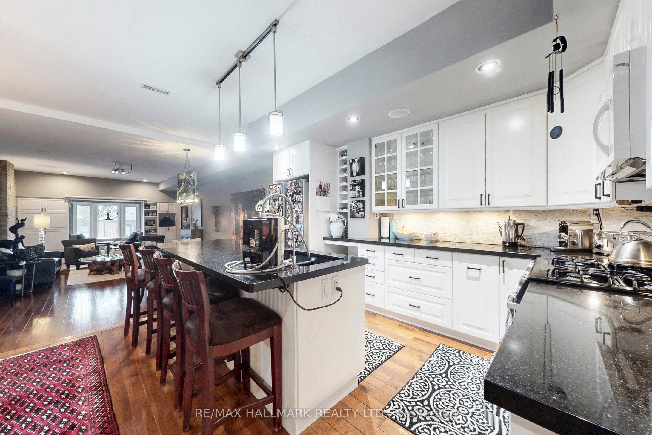 2184 Queen Street E Property Photo 17