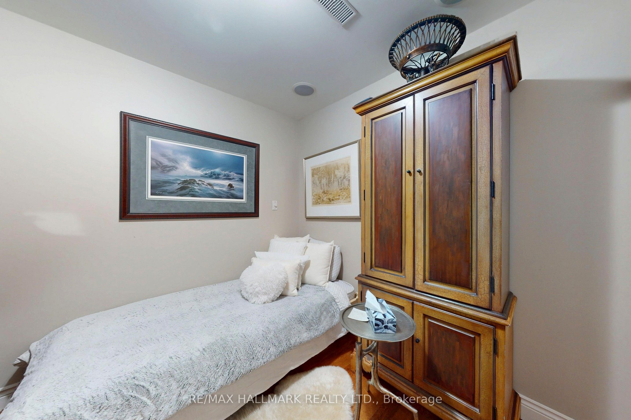 2184 Queen Street E Property Photo 27