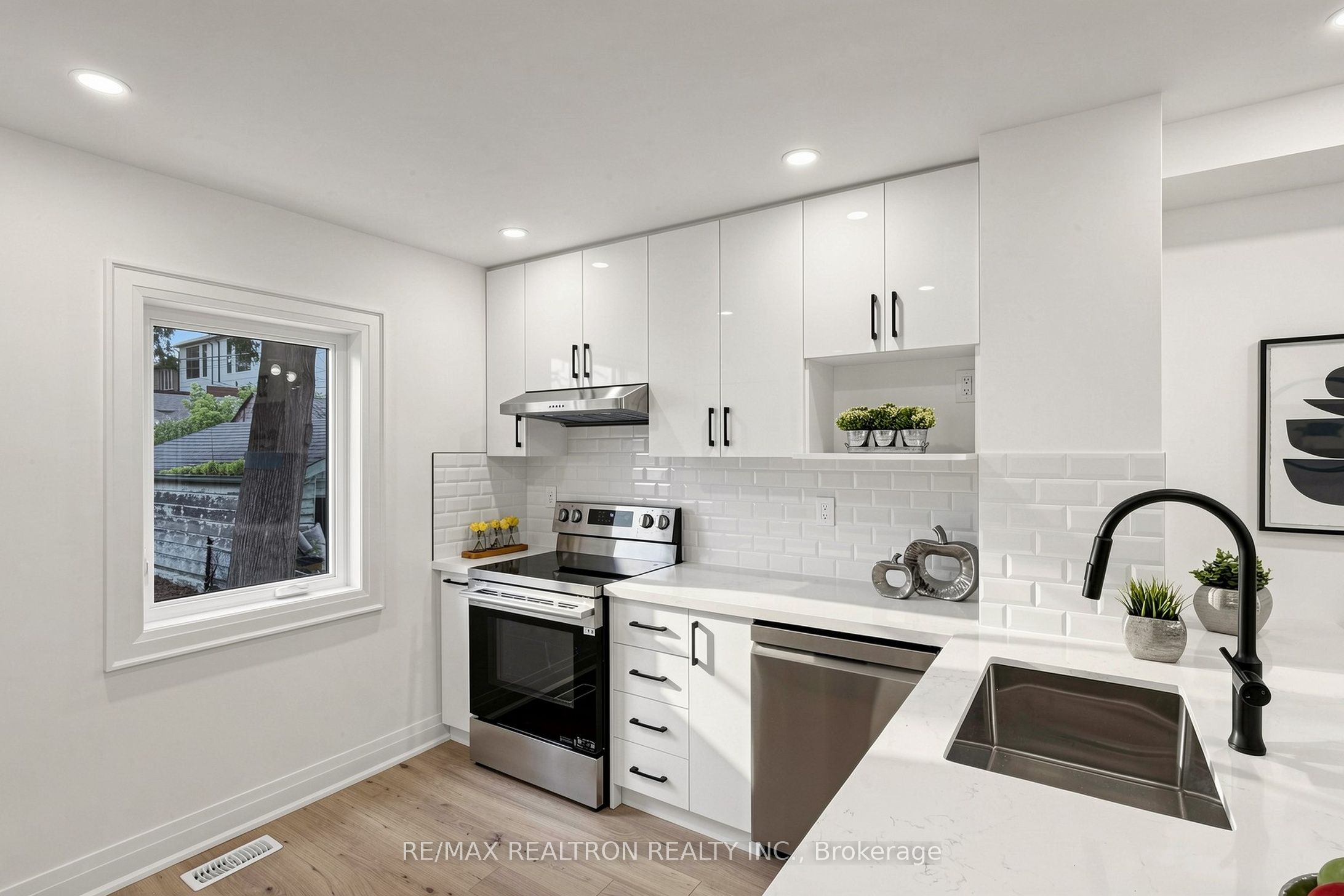 414 Mortimer Avenue Property Photo 16