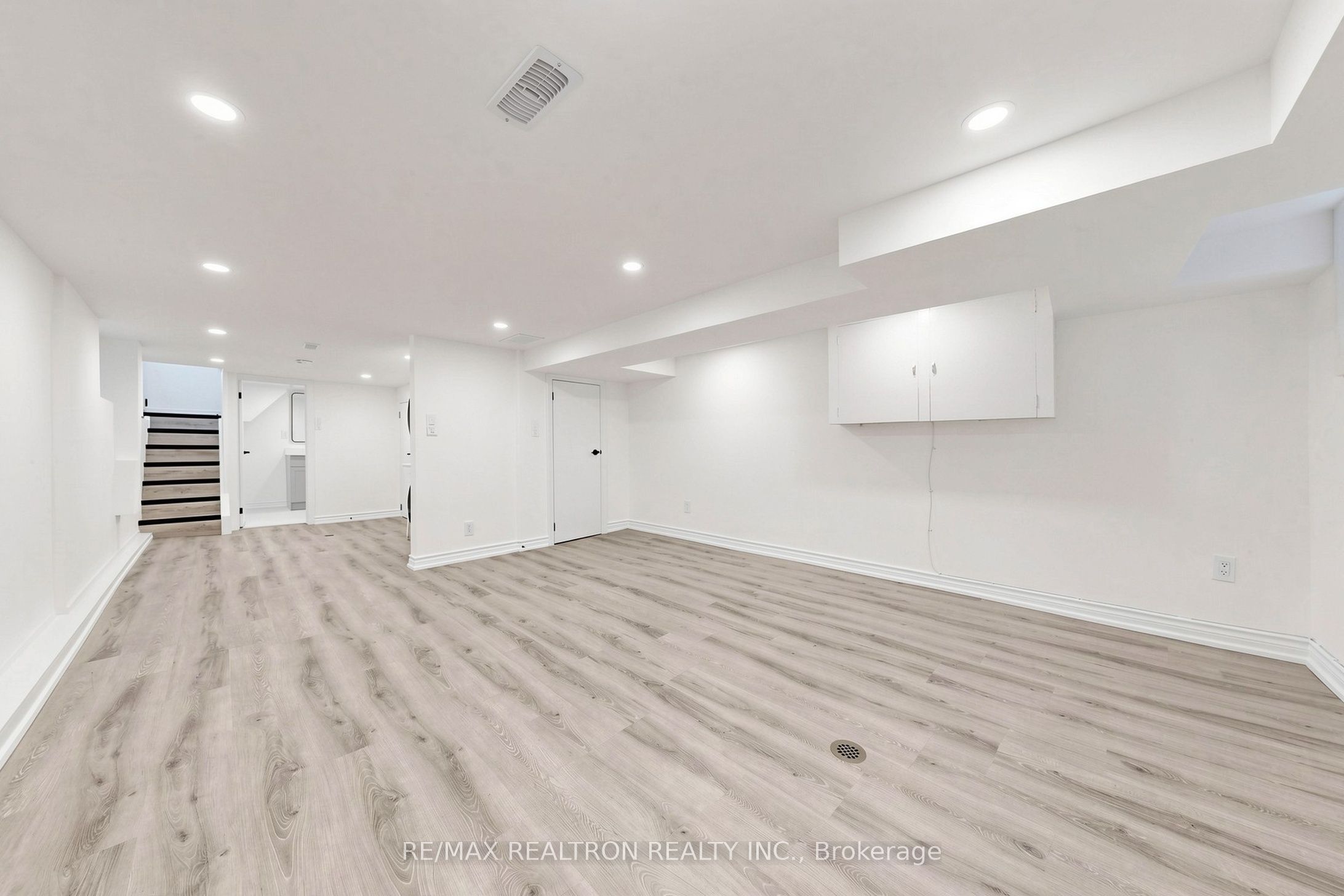 414 Mortimer Avenue Property Photo 32