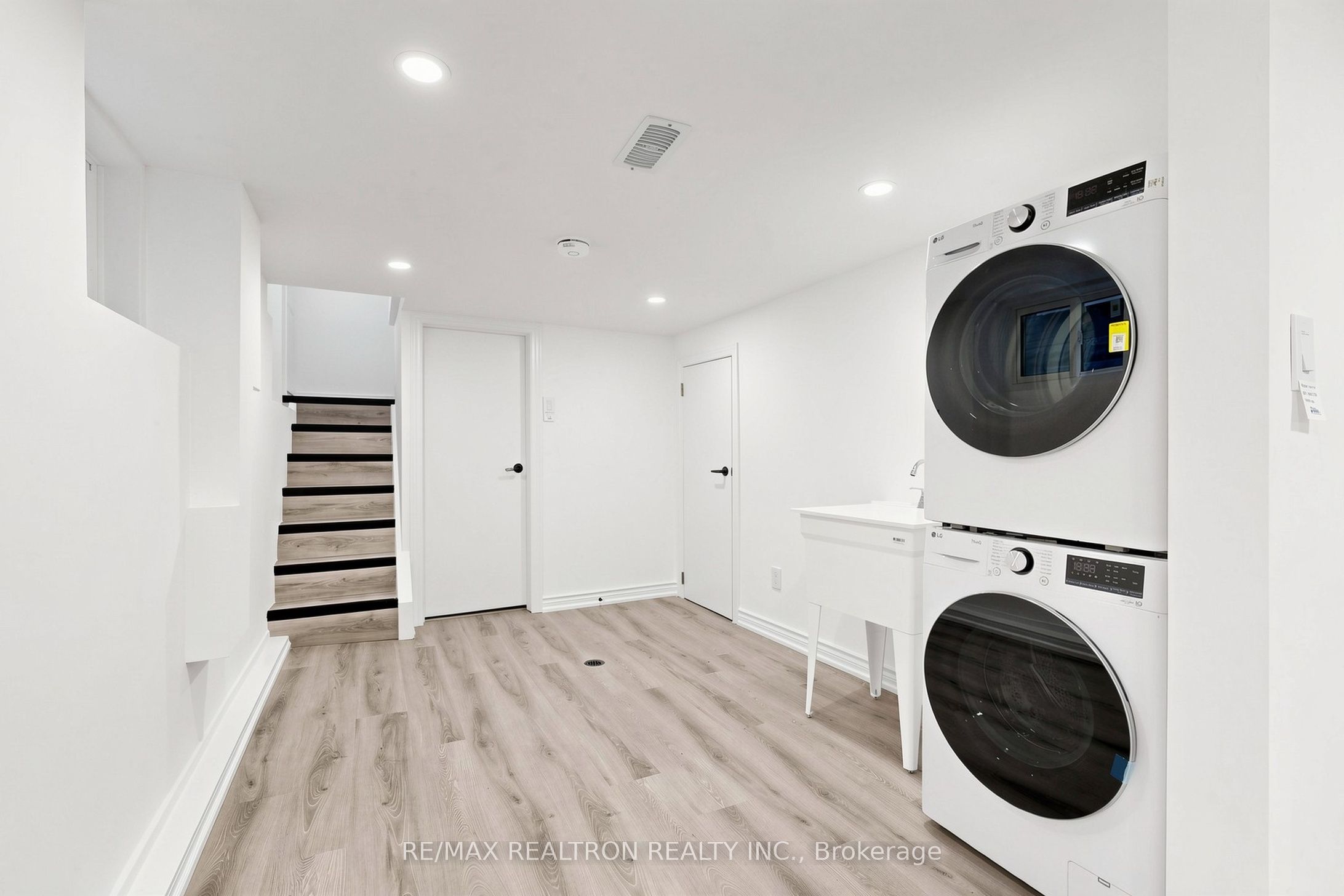 414 Mortimer Avenue Property Photo 35