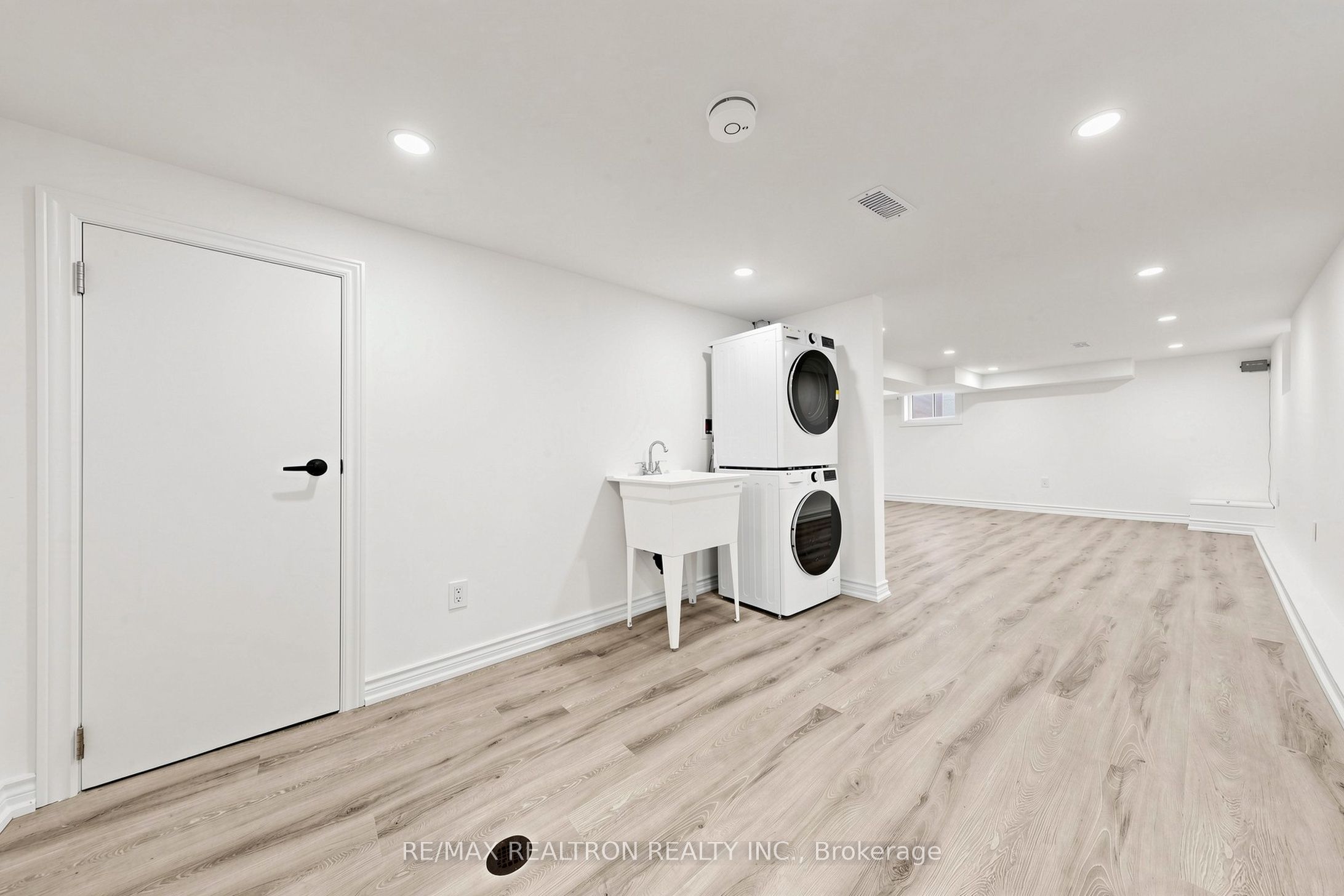 414 Mortimer Avenue Property Photo 36