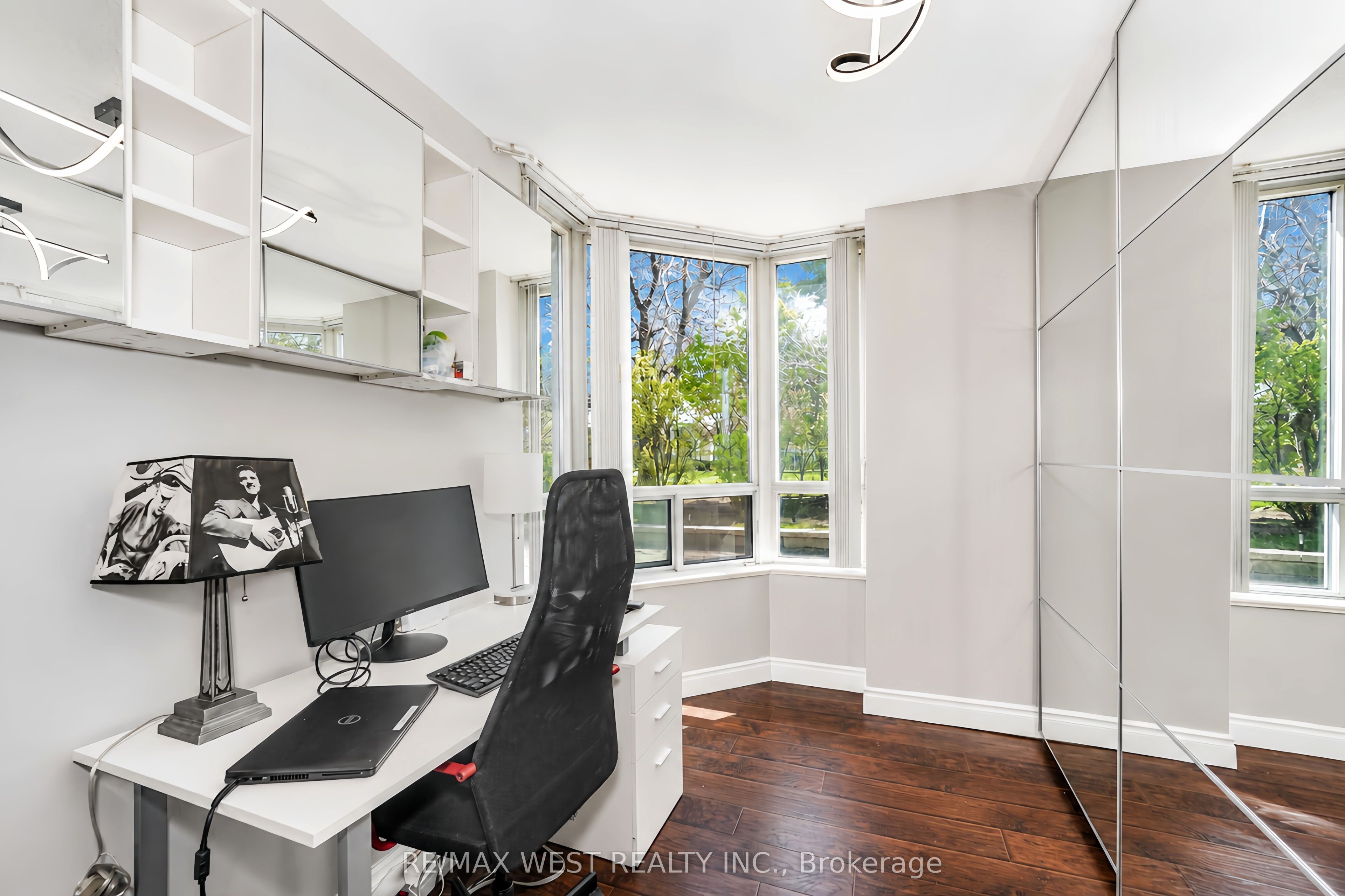 68 Corporate Drive 326 Property Photo 6