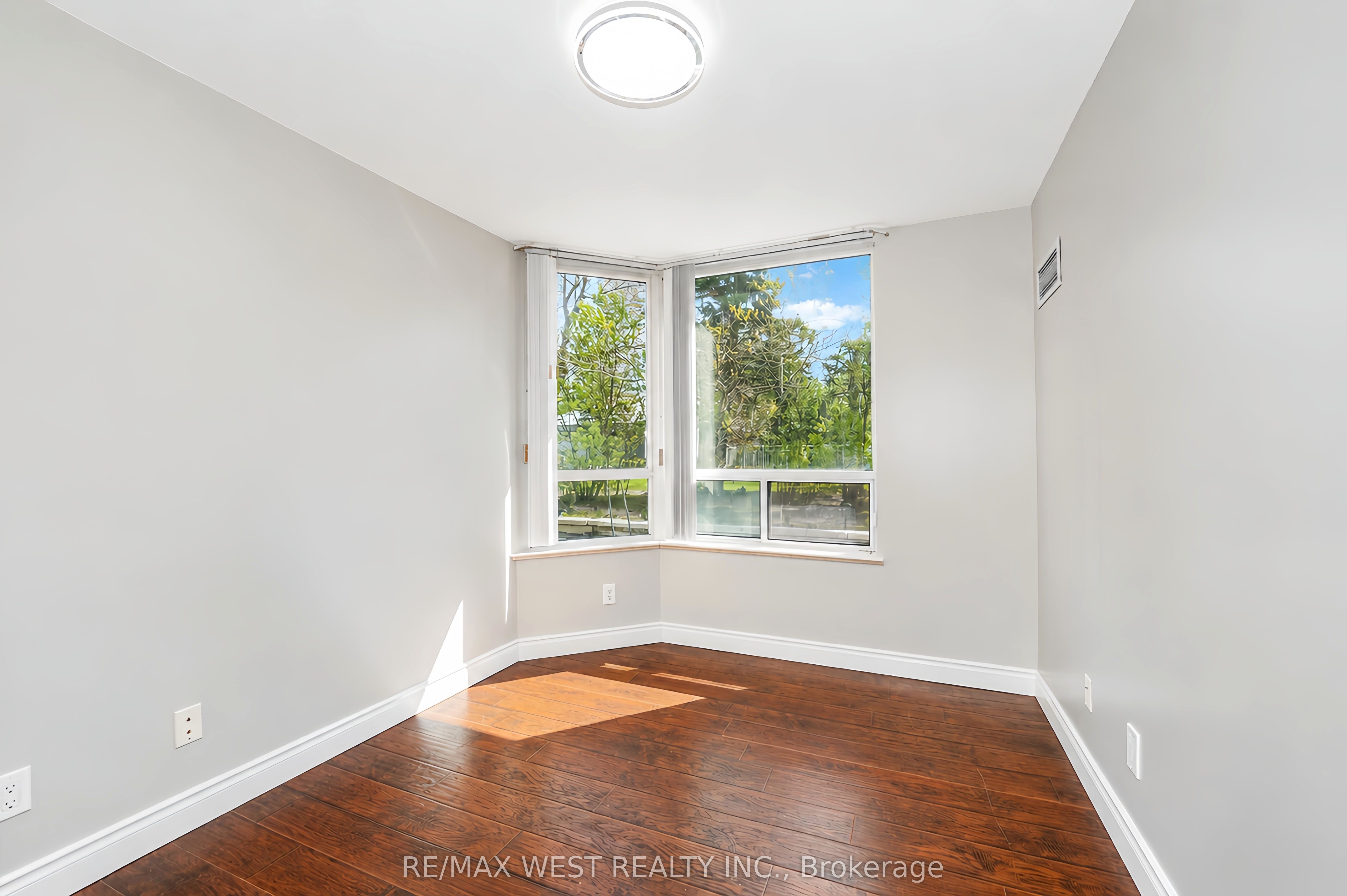 68 Corporate Drive 326 Property Photo 8