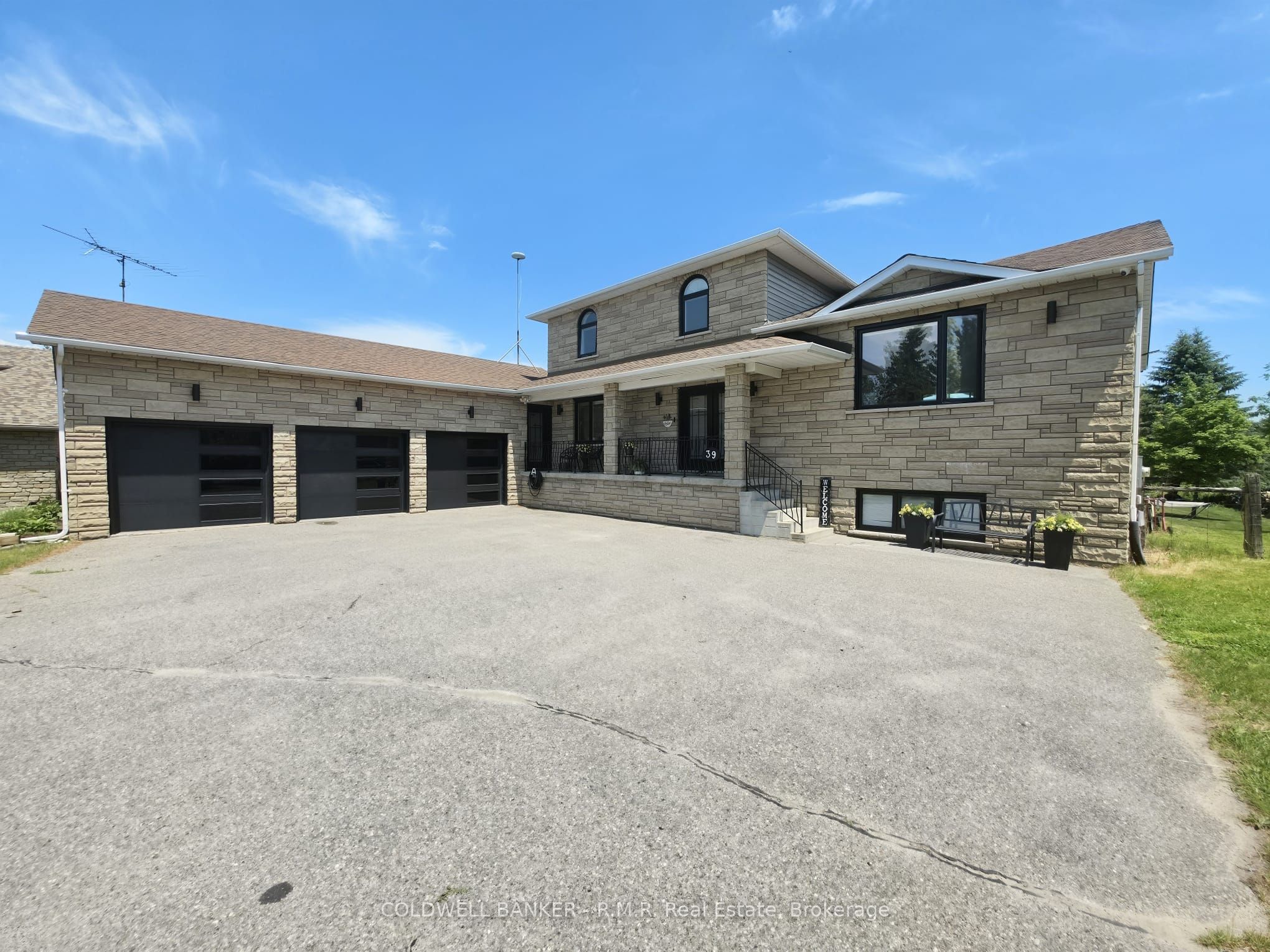 39 King Lane Property Photo 1
