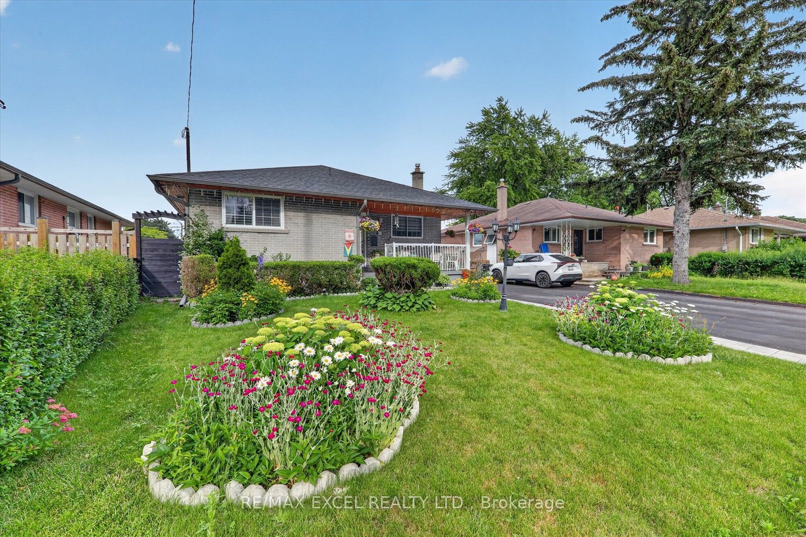 62 Sundance Crescent Property Photo 1