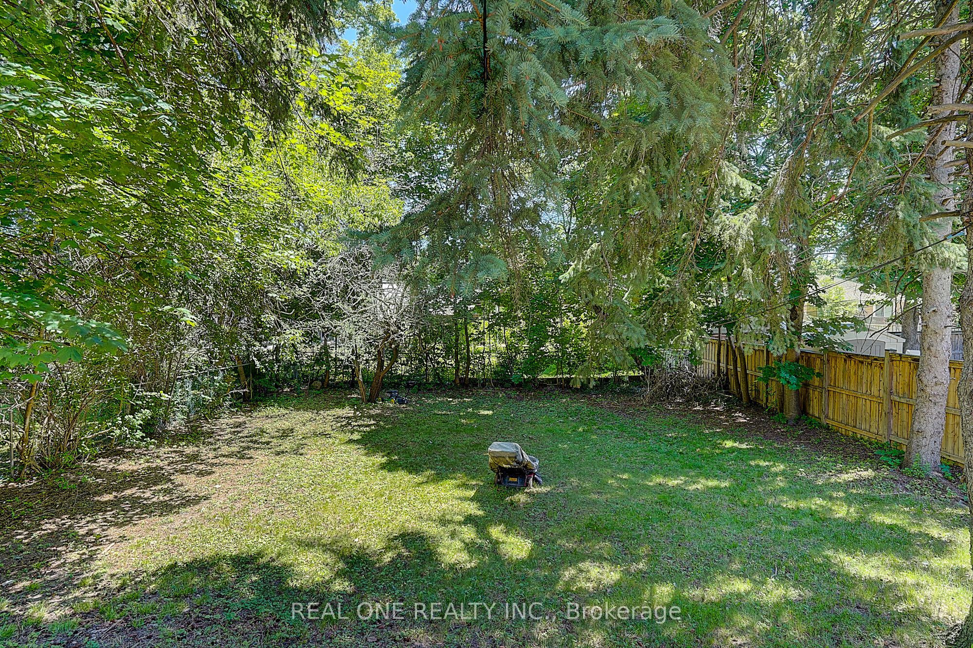 37 Lauralynn Crescent Property Photo 3