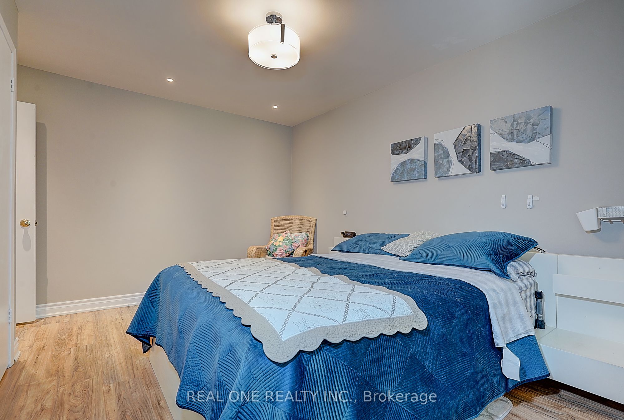 37 Lauralynn Crescent Property Photo 12