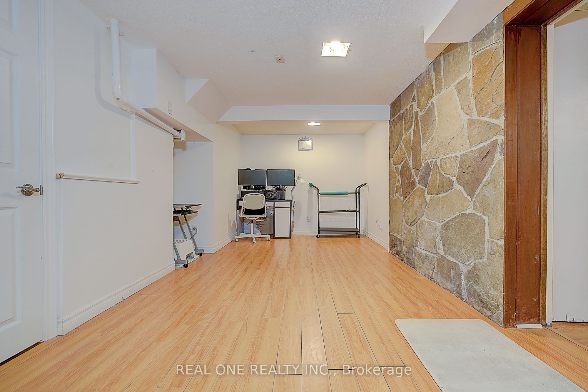 37 Lauralynn Crescent Property Photo 19