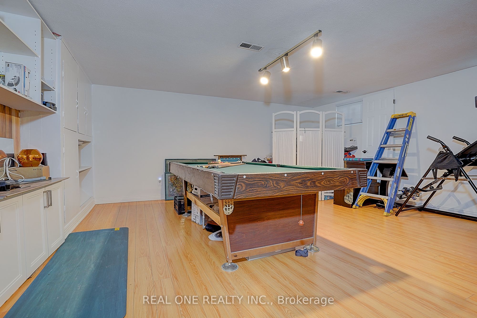 37 Lauralynn Crescent Property Photo 21