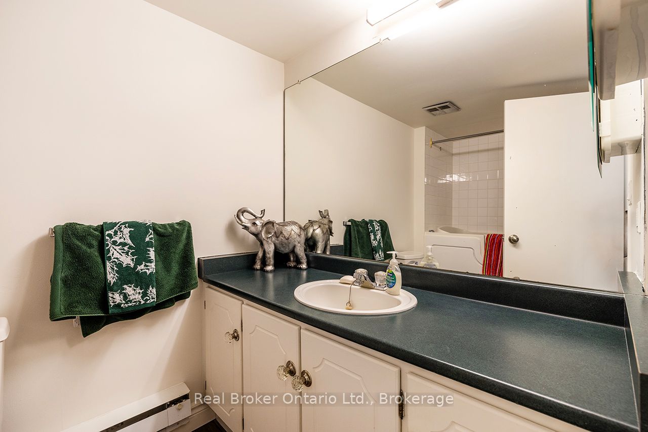 50 E Richmond Street E 623 Property Photo 19