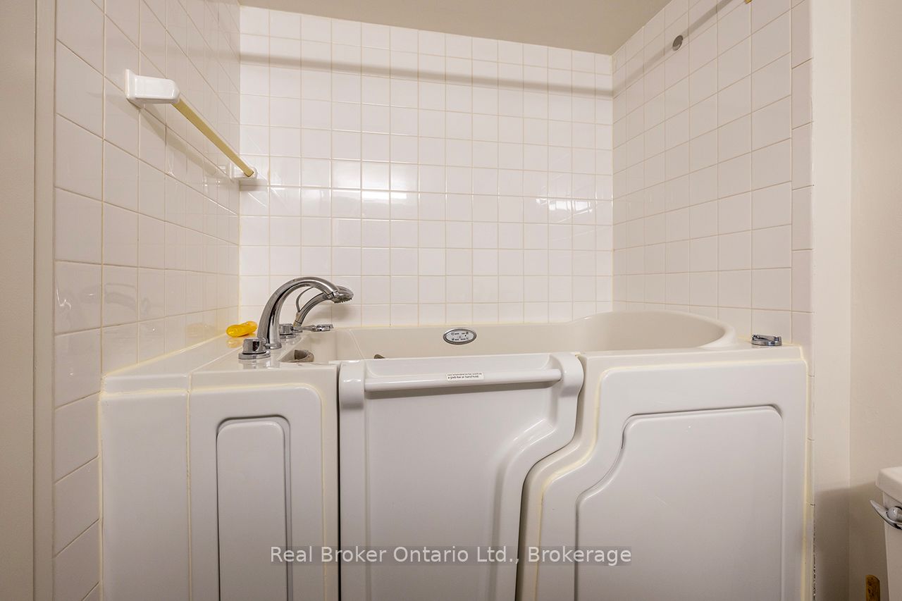 50 E Richmond Street E 623 Property Photo 20