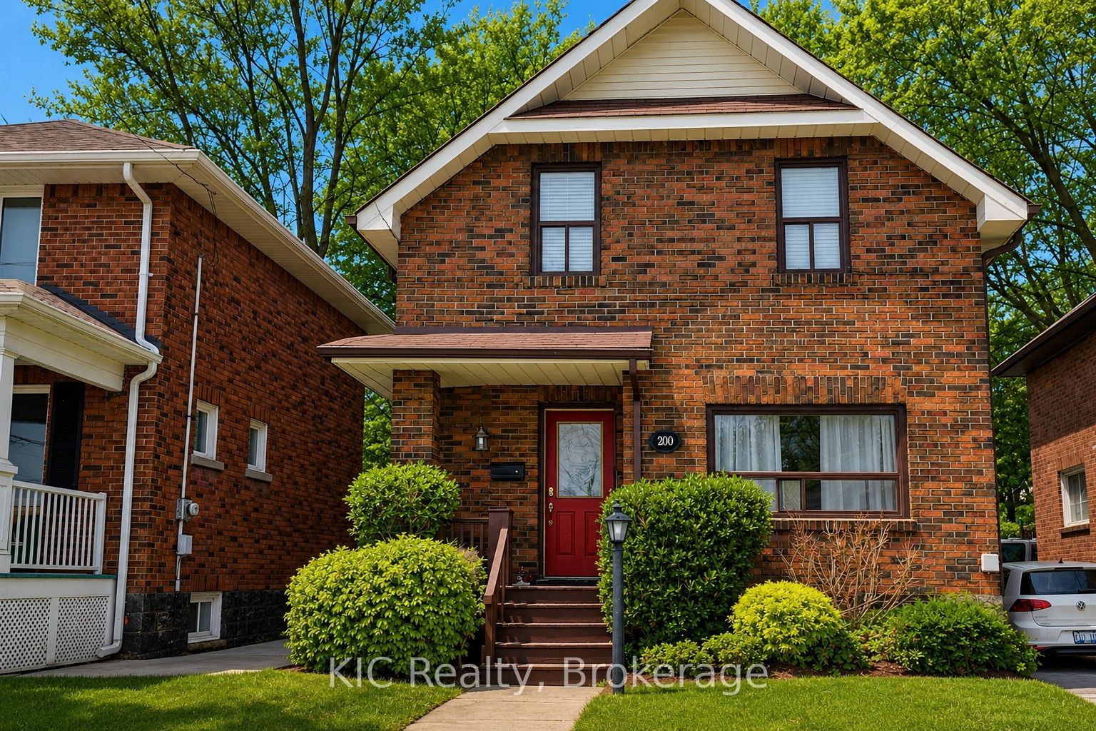 200 Oshawa Boulevard N Property Photo 1