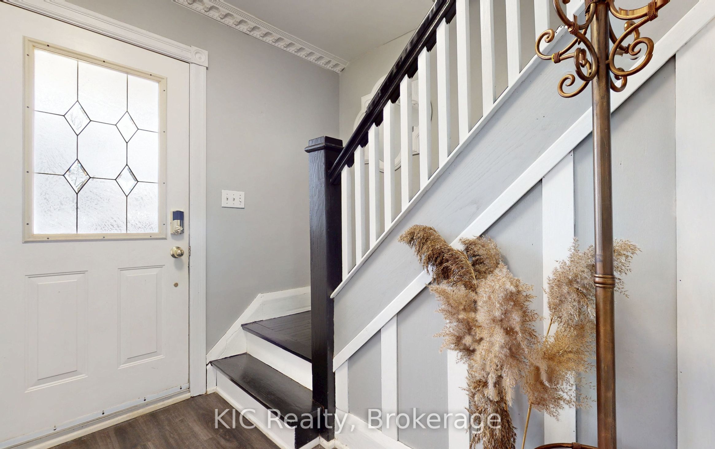200 Oshawa Boulevard N Property Photo 2