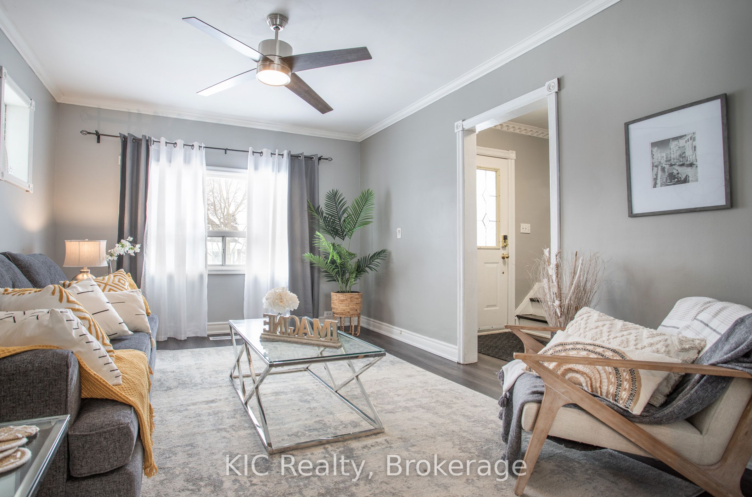 200 Oshawa Boulevard N Property Photo 3