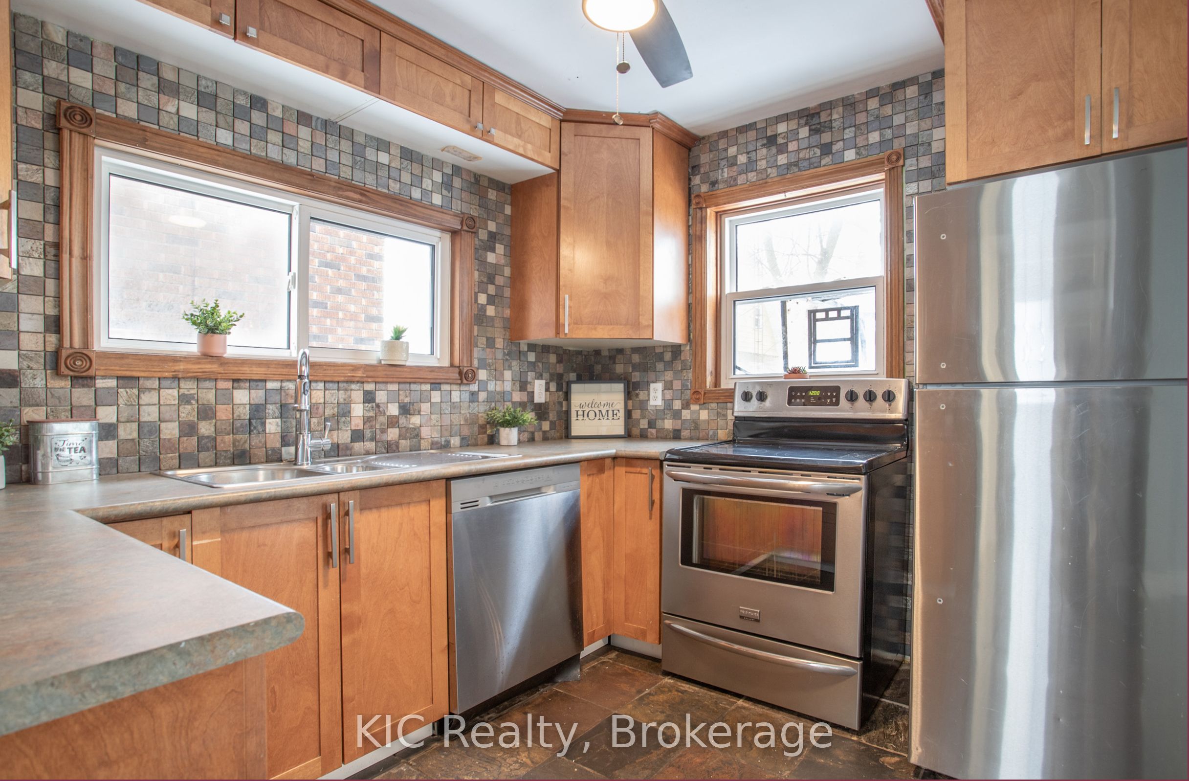 200 Oshawa Boulevard N Property Photo 14
