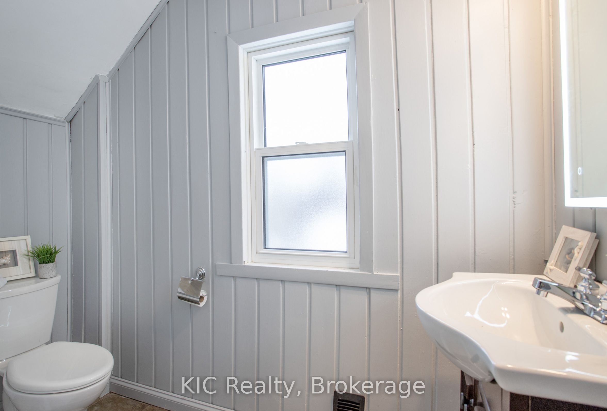 200 Oshawa Boulevard N Property Photo 19