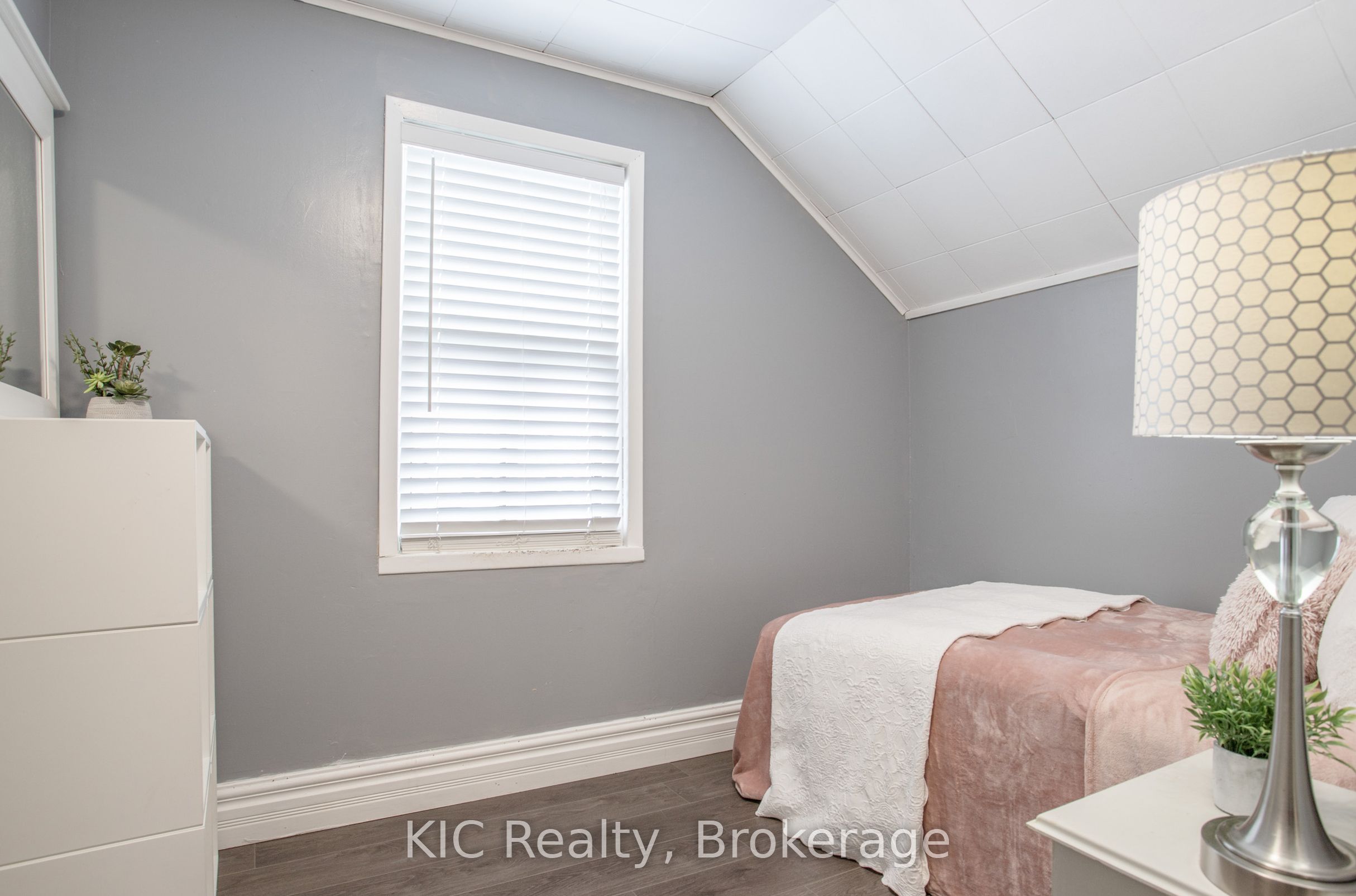 200 Oshawa Boulevard N Property Photo 21