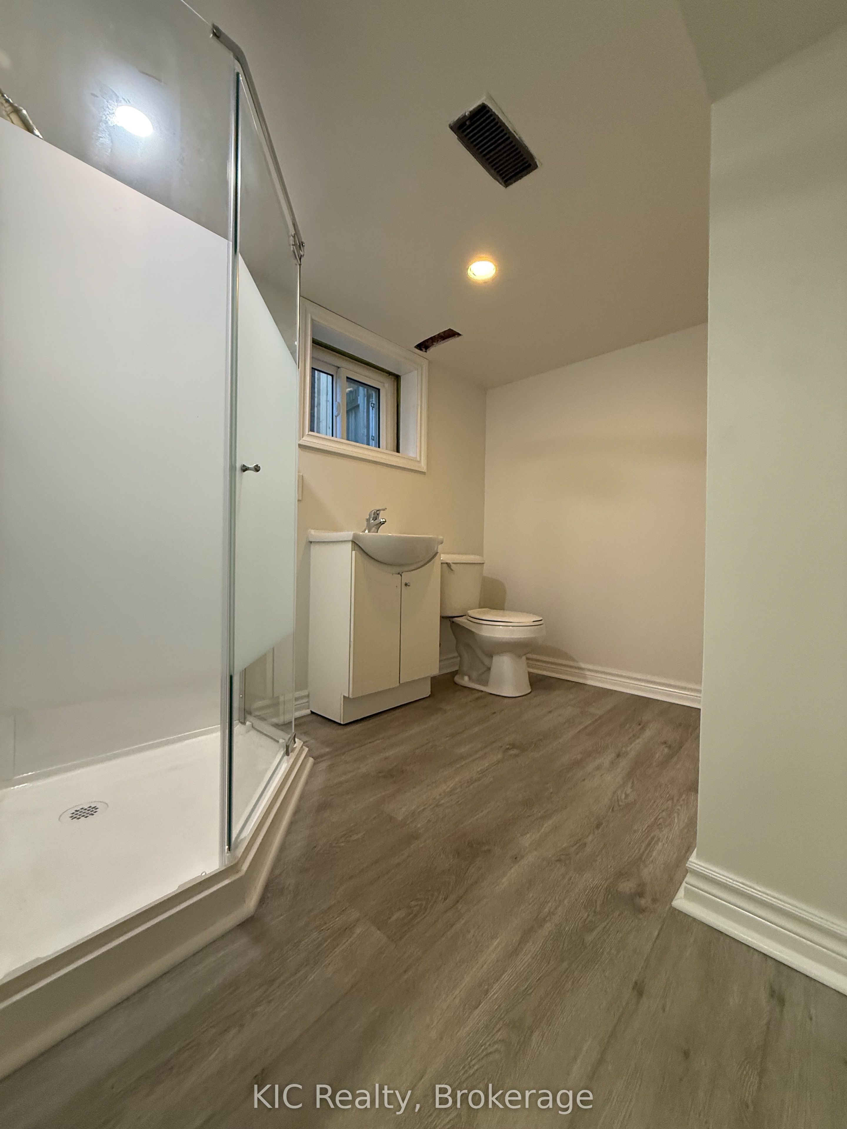 200 Oshawa Boulevard N Property Photo 24