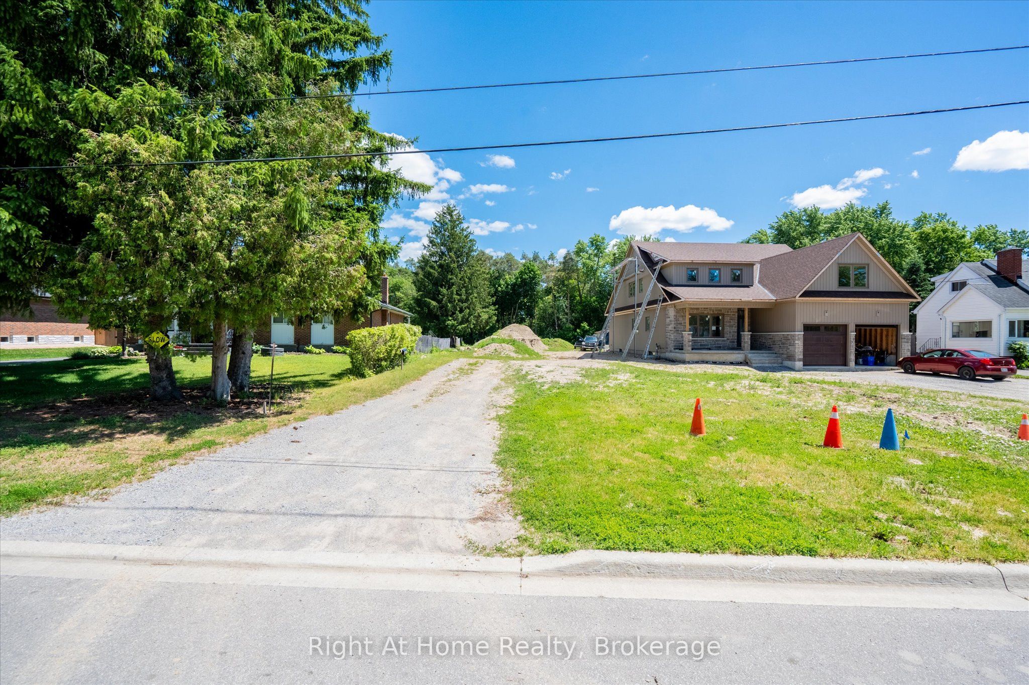 21 Eastwood Avenue N Property Photo 2