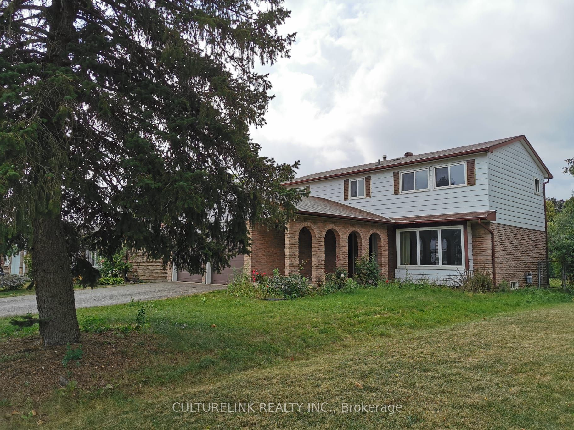 18 Westwater Drive Property Photo 2