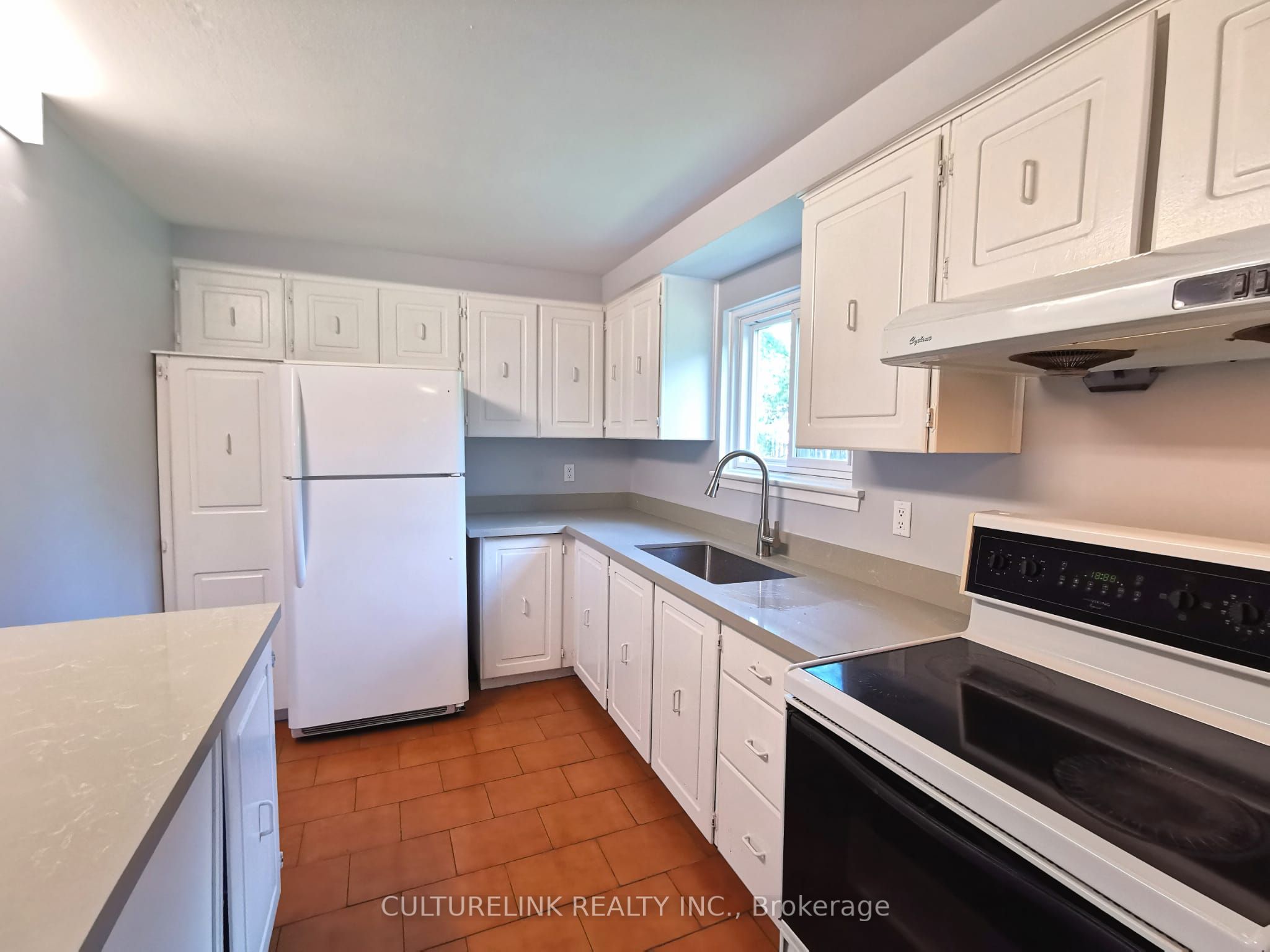 18 Westwater Drive Property Photo 6