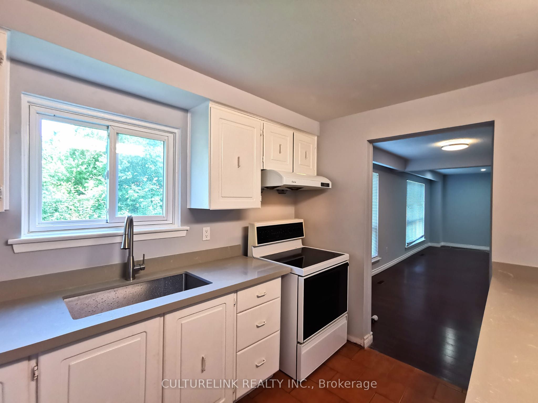 18 Westwater Drive Property Photo 7