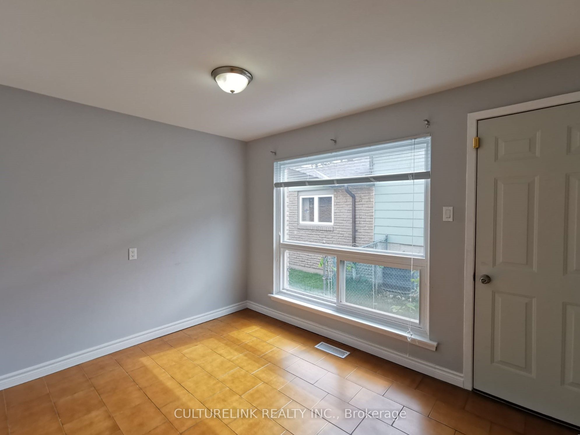 18 Westwater Drive Property Photo 11