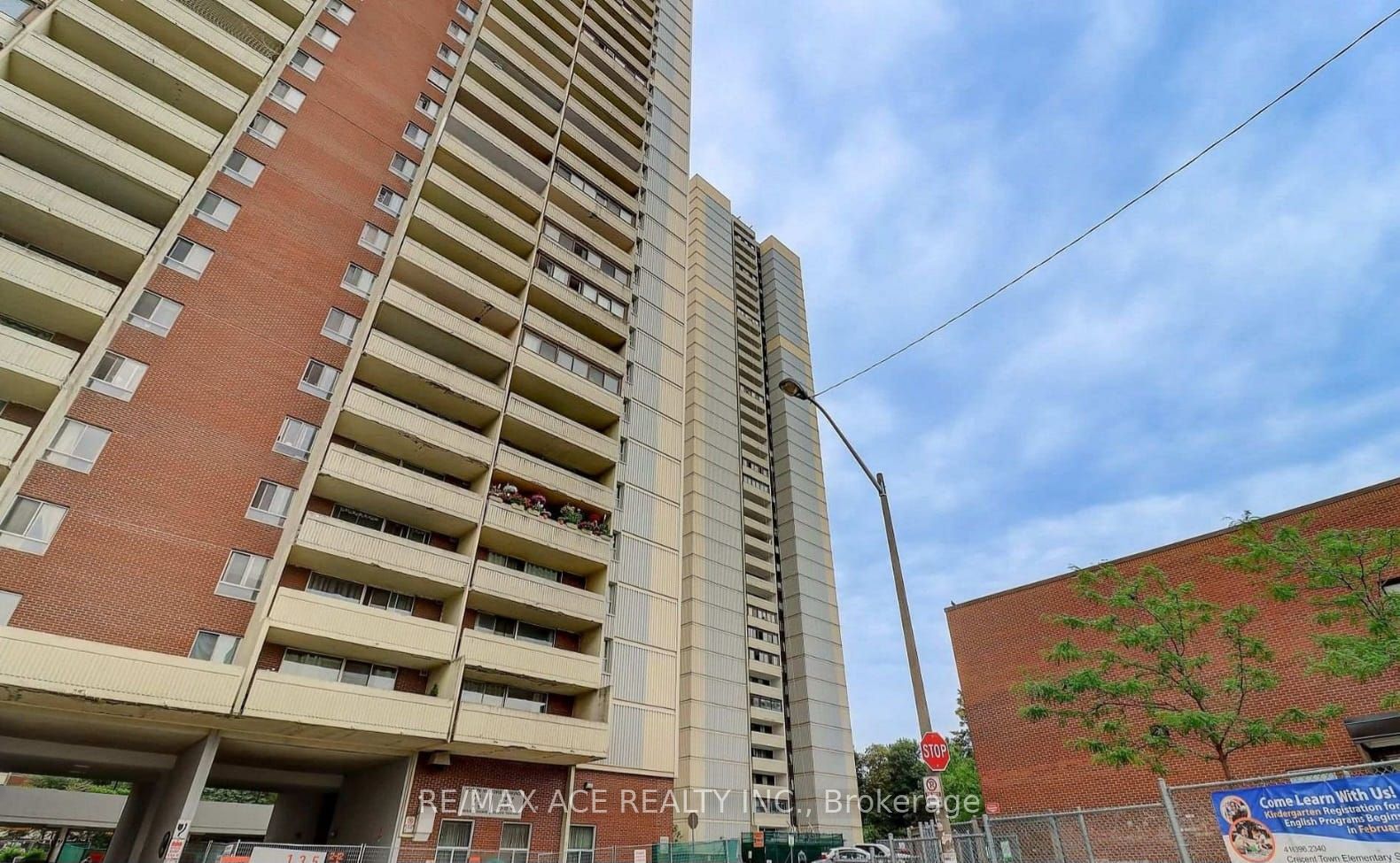 3 Massey Square 906 Property Photo 1