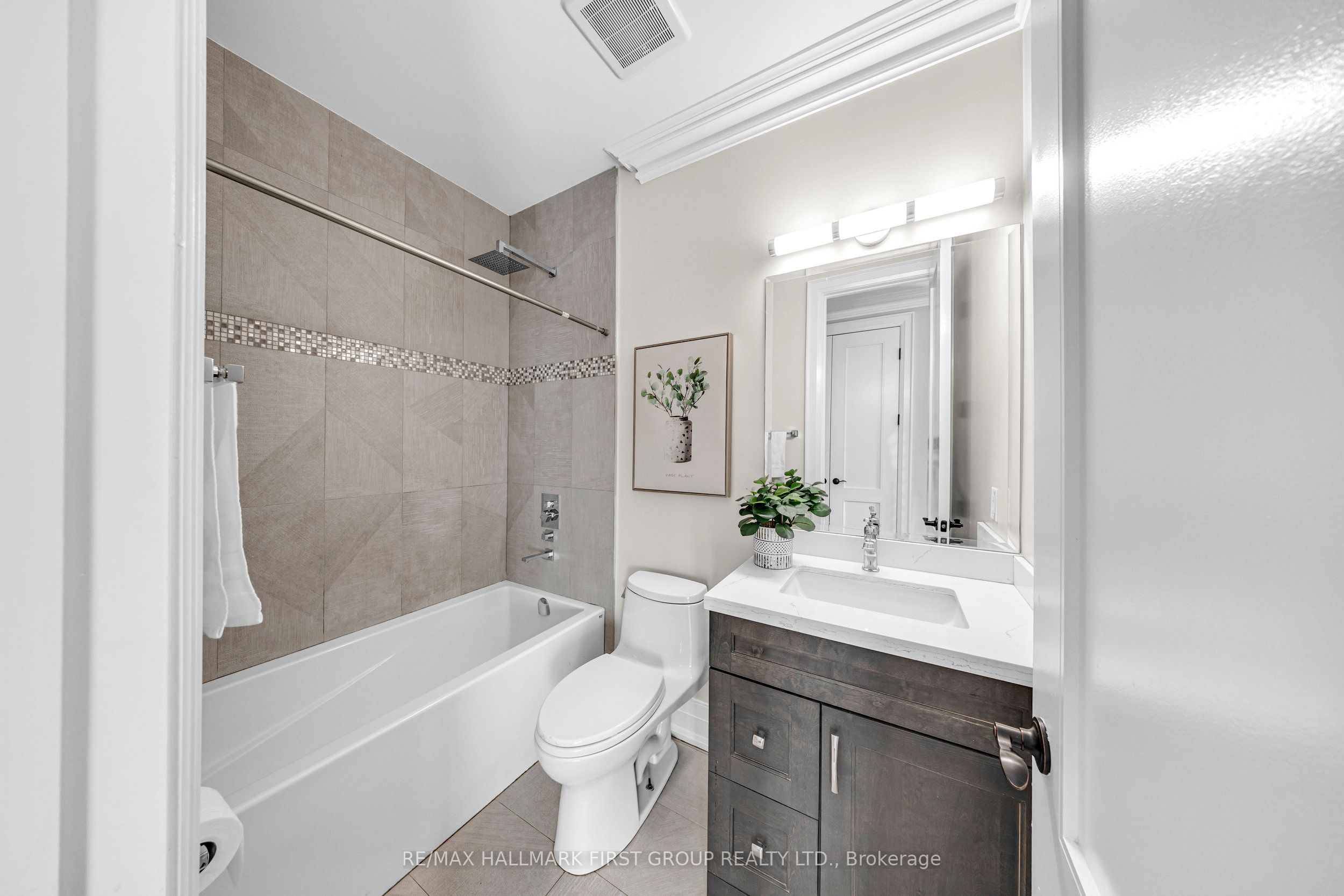 752 Hillview Crescent Property Photo 24