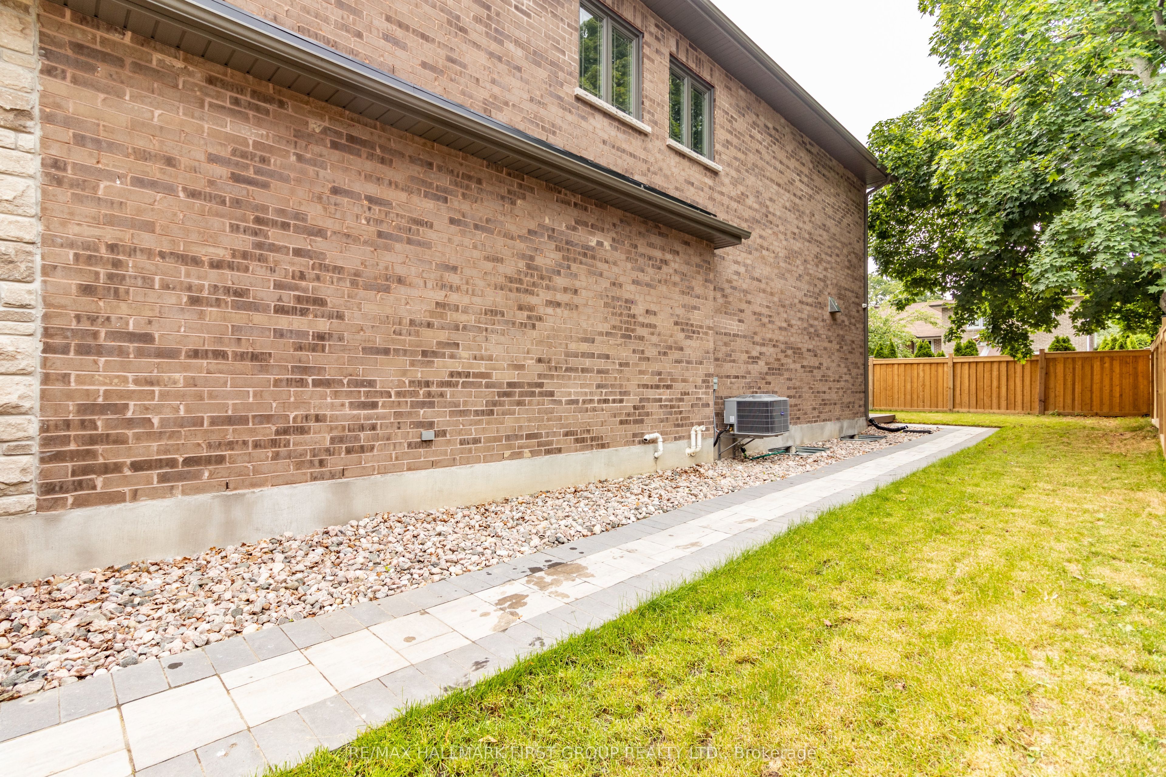 752 Hillview Crescent Property Photo 48