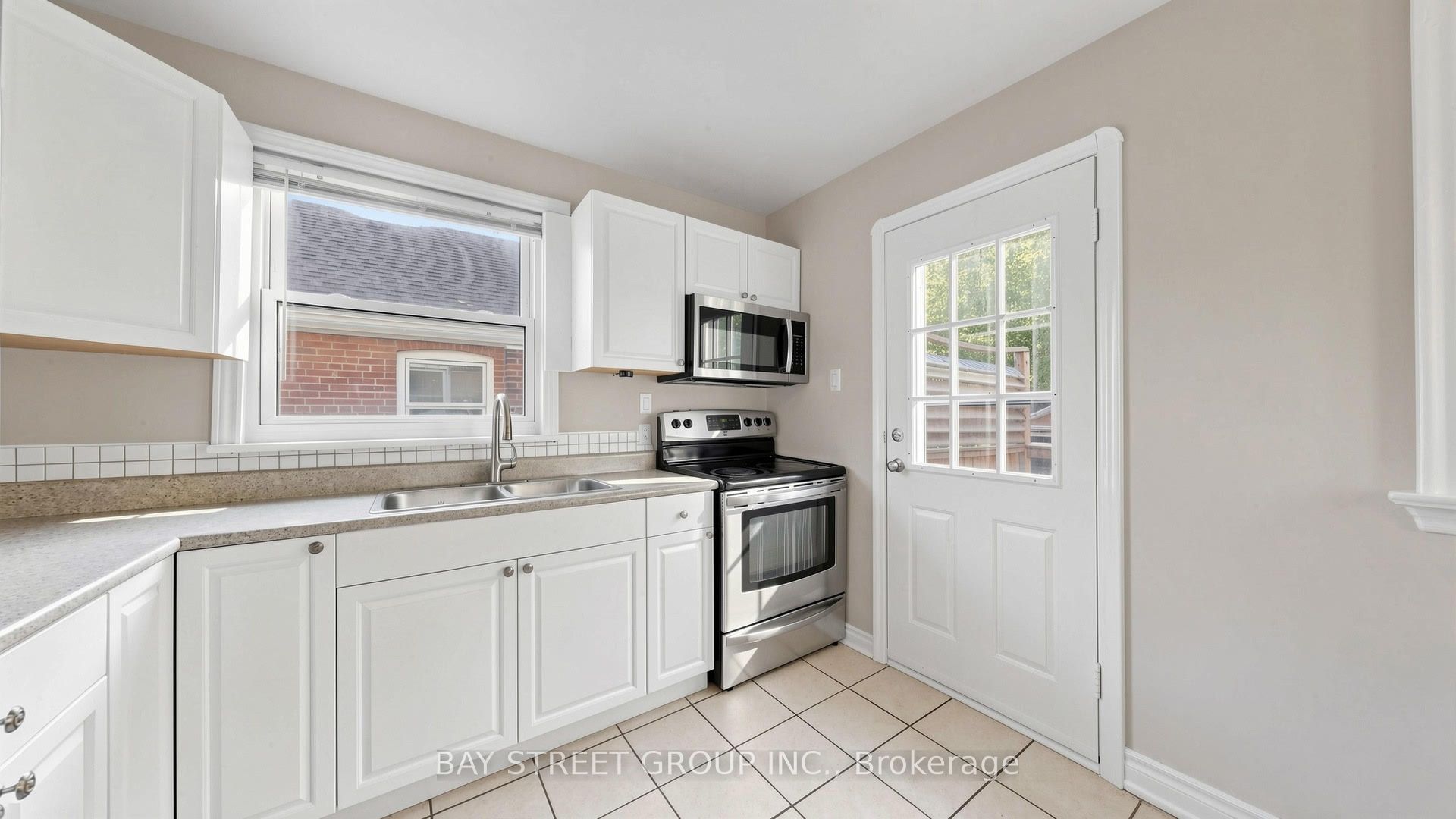 26 Innismore Crescent Property Photo 7