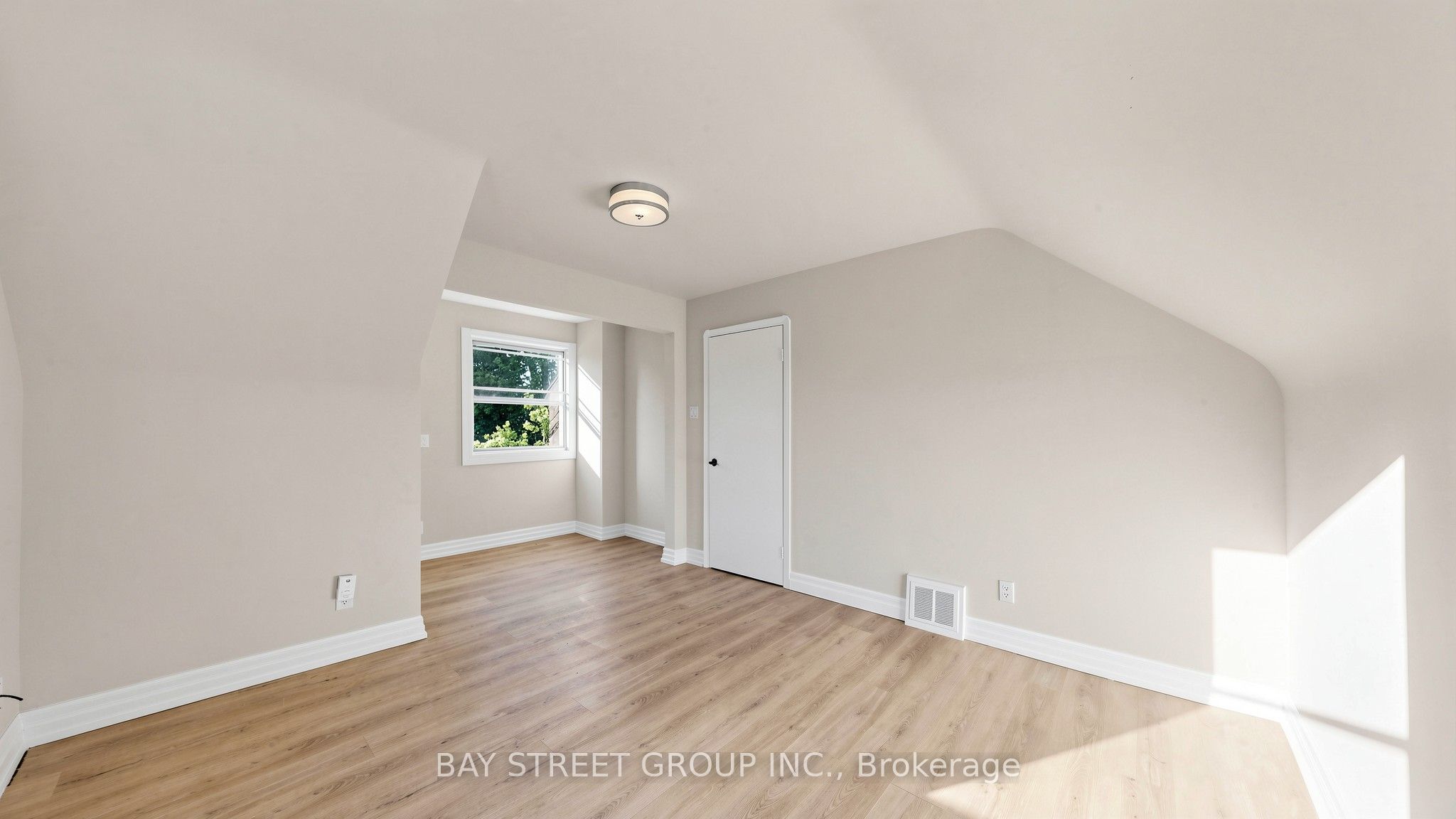 26 Innismore Crescent Property Photo 16