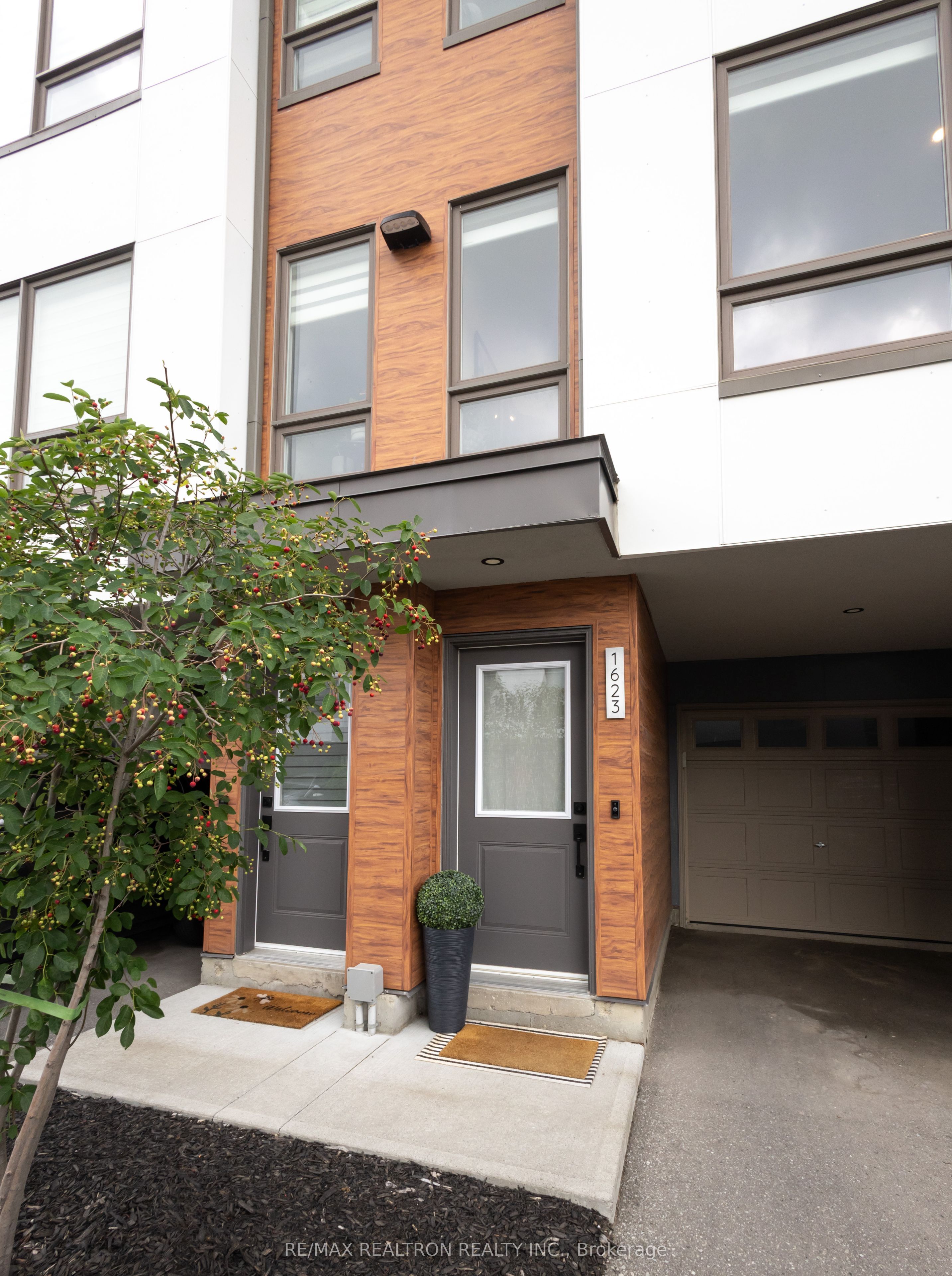 1623 Pleasure Valley Path N Property Photo 8